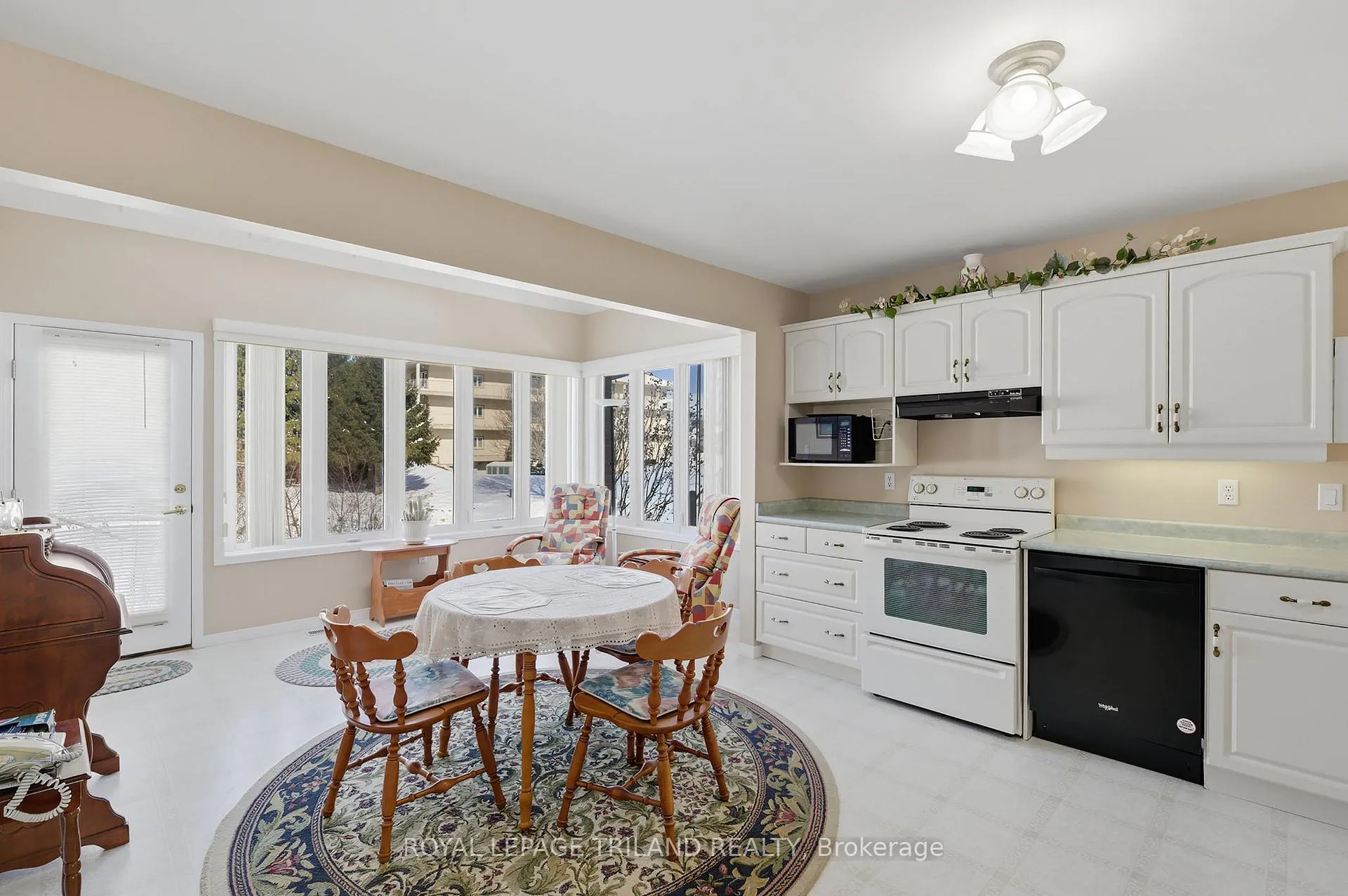 Photo 19 of 45 Ilderbrook Circle, Middlesex Centre, Ilderton — HOMEH