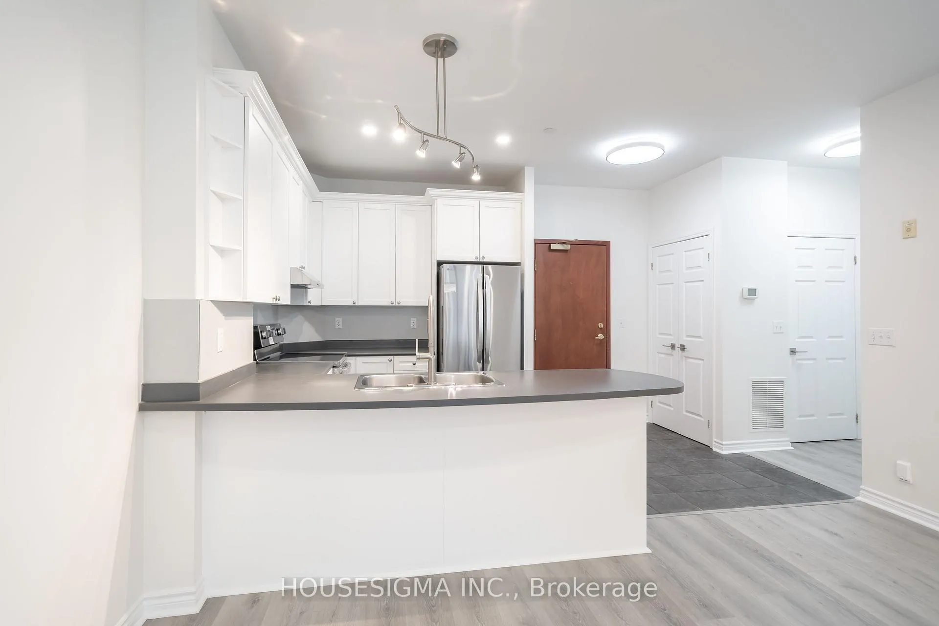 Photo 4 of Unit 414, 980 Yonge Street, Toronto, The Annex — HOMEH