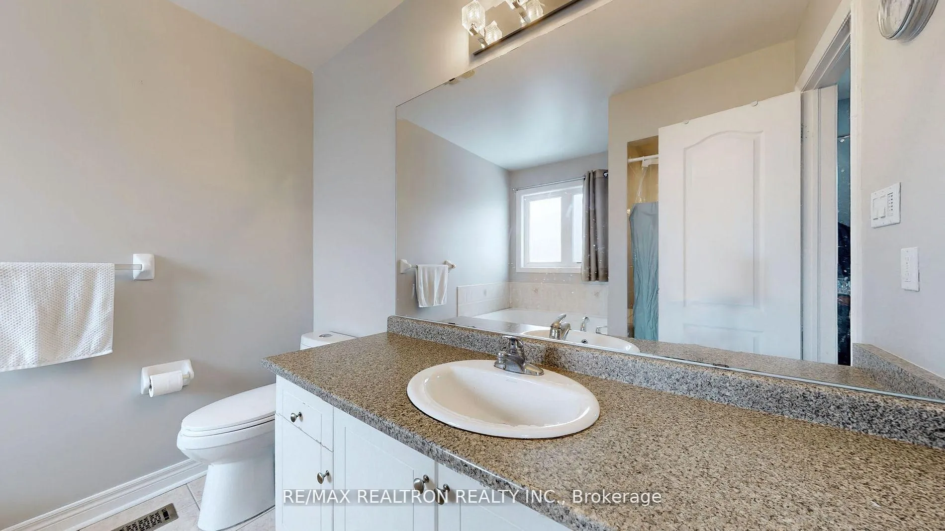Photo 12 of 21 Peterkin Road, Markham, Greensborough — HOMEH