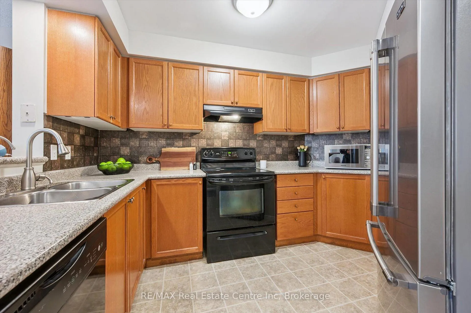 Photo 6 of 12 Eugene Drive, Guelph, Pineridge/Westminster Woods — HOMEH