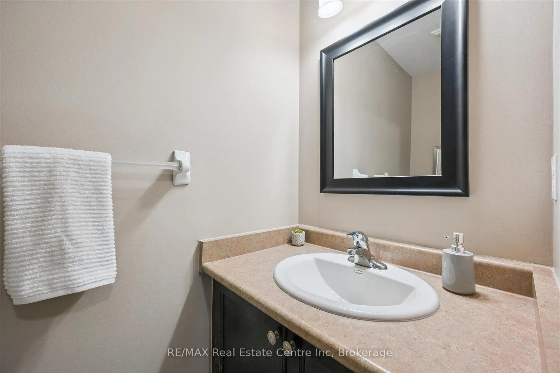 Photo 7 of 12 Eugene Drive, Guelph, Pineridge/Westminster Woods — HOMEH