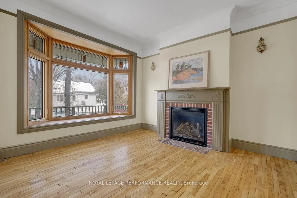 Photo 8 of 44 Queen Mary Street, Ottawa, Overbrook — HOMEH