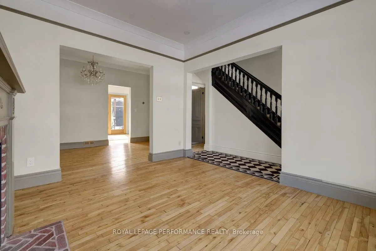 Photo 10 of 44 Queen Mary Street, Ottawa, Overbrook — HOMEH