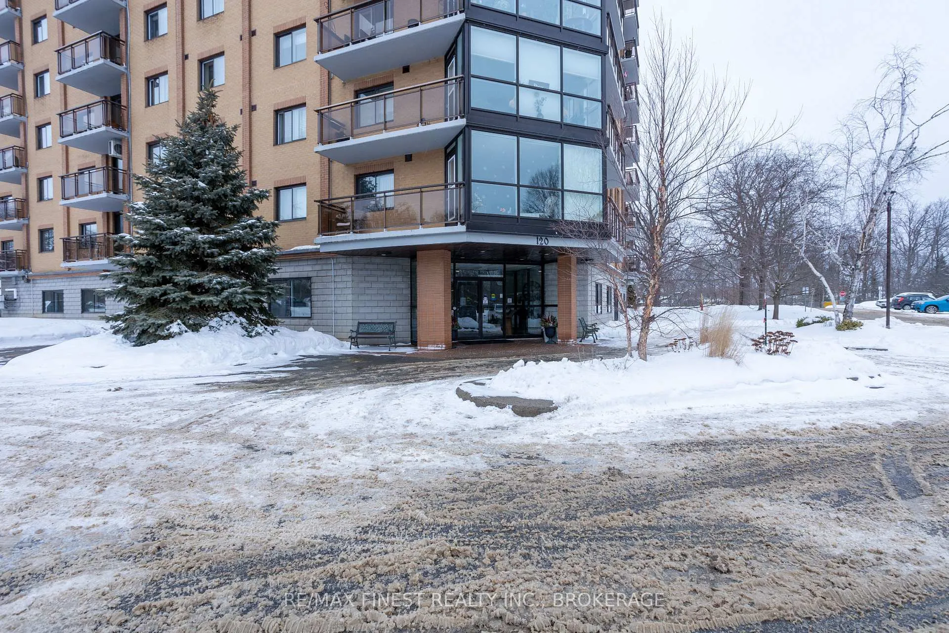 Photo 3 of Unit 508, 120 Barrett Court, Kingston, Kingston East (Incl Barret Crt) — HOMEH