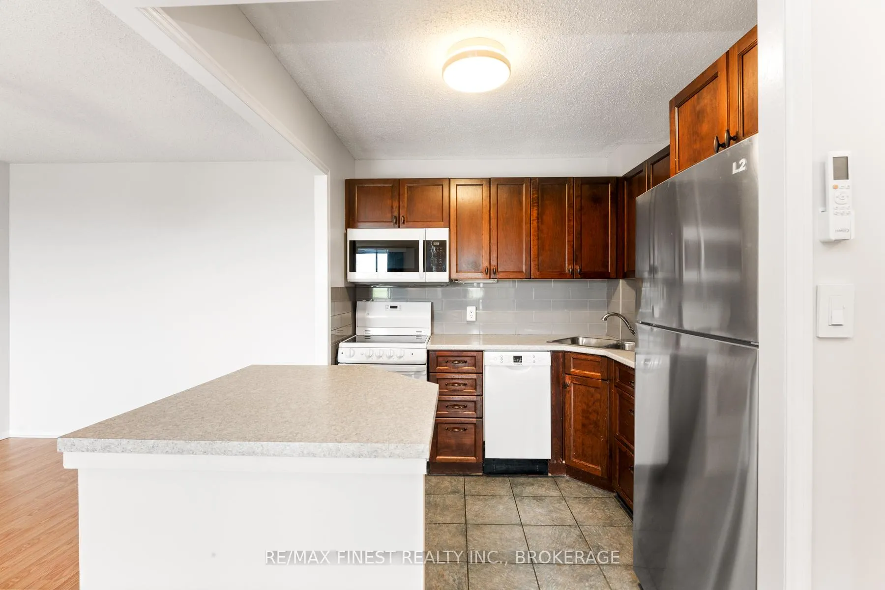 Photo 8 of Unit 508, 120 Barrett Court, Kingston, Kingston East (Incl Barret Crt) — HOMEH