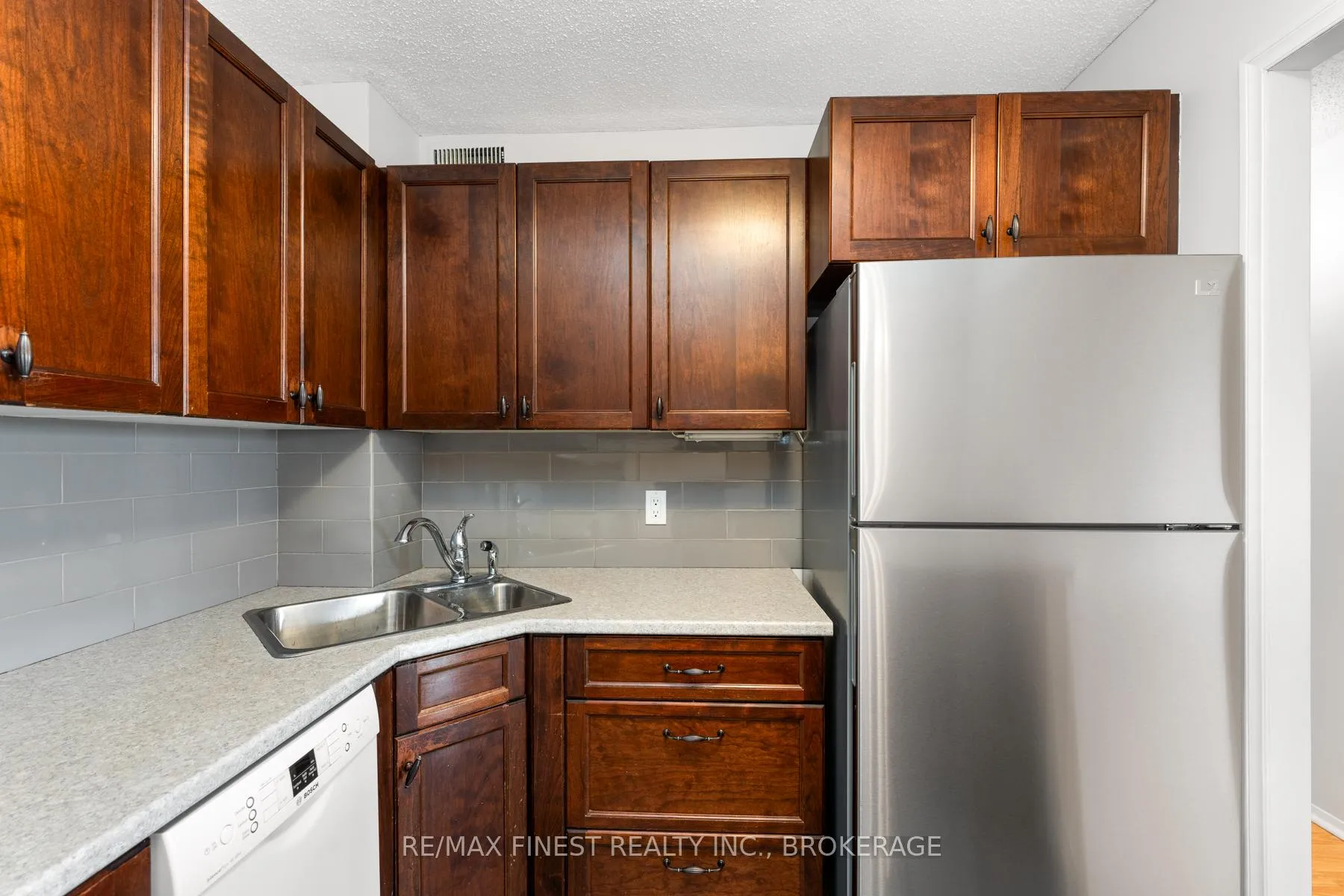 Photo 9 of Unit 508, 120 Barrett Court, Kingston, Kingston East (Incl Barret Crt) — HOMEH