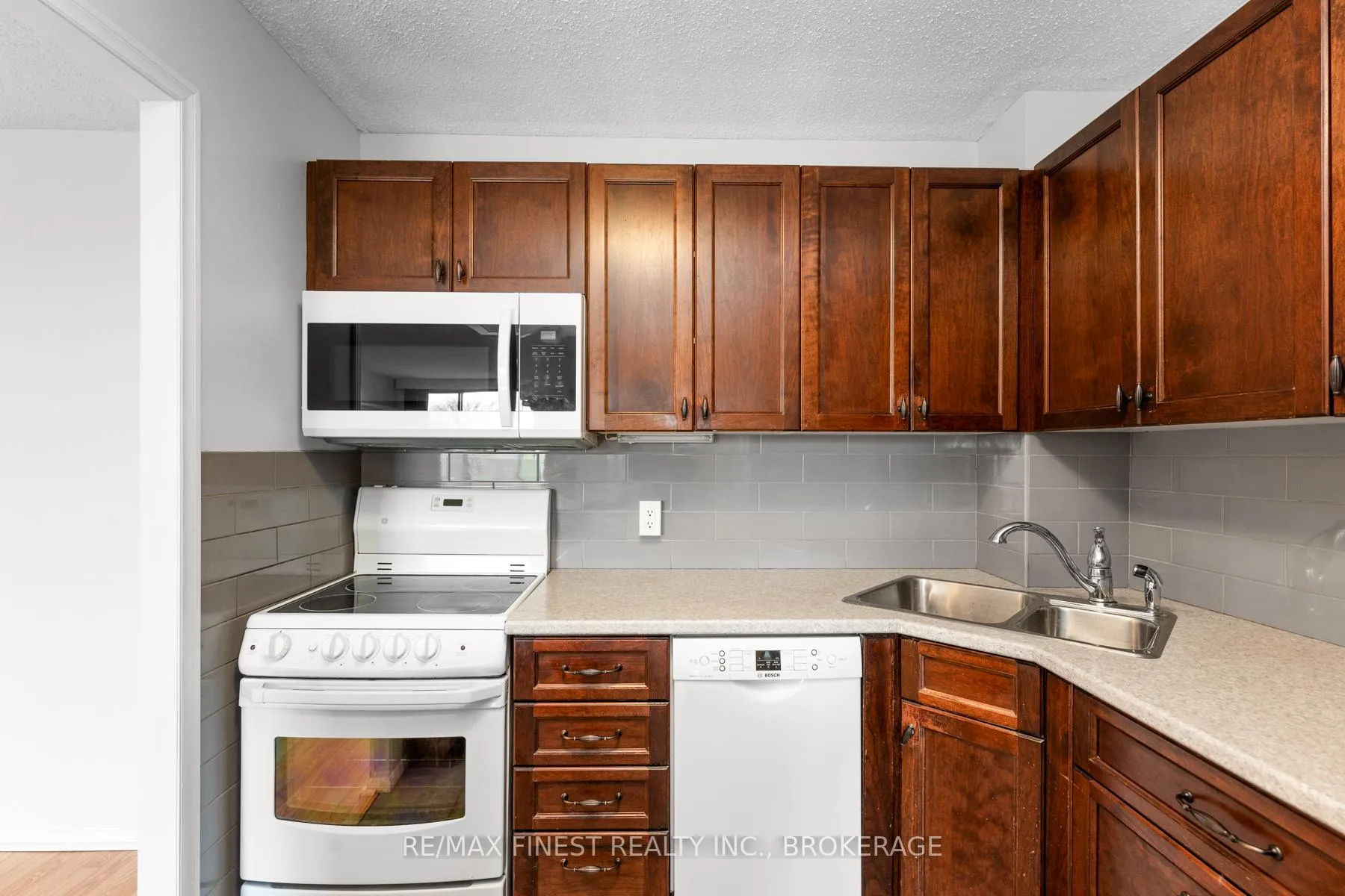 Photo 10 of Unit 508, 120 Barrett Court, Kingston, Kingston East (Incl Barret Crt) — HOMEH