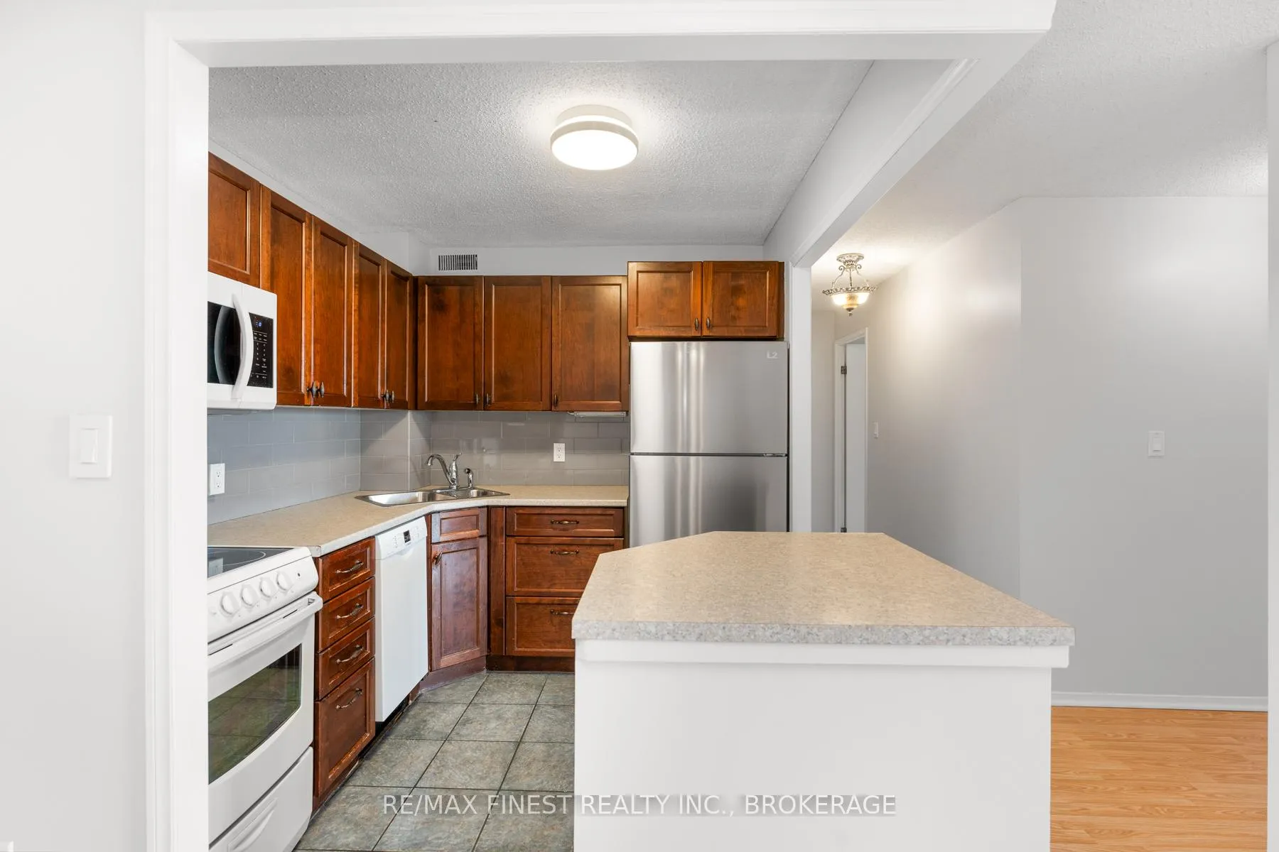 Photo 11 of Unit 508, 120 Barrett Court, Kingston, Kingston East (Incl Barret Crt) — HOMEH