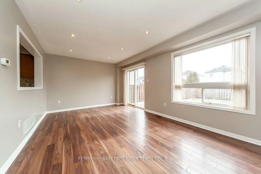 Photo 10 of 17 Robideau Place, Whitby, Pringle Creek — HOMEH
