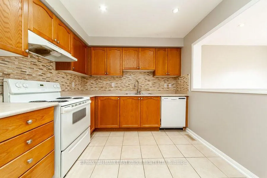 Photo 18 of 17 Robideau Place, Whitby, Pringle Creek — HOMEH