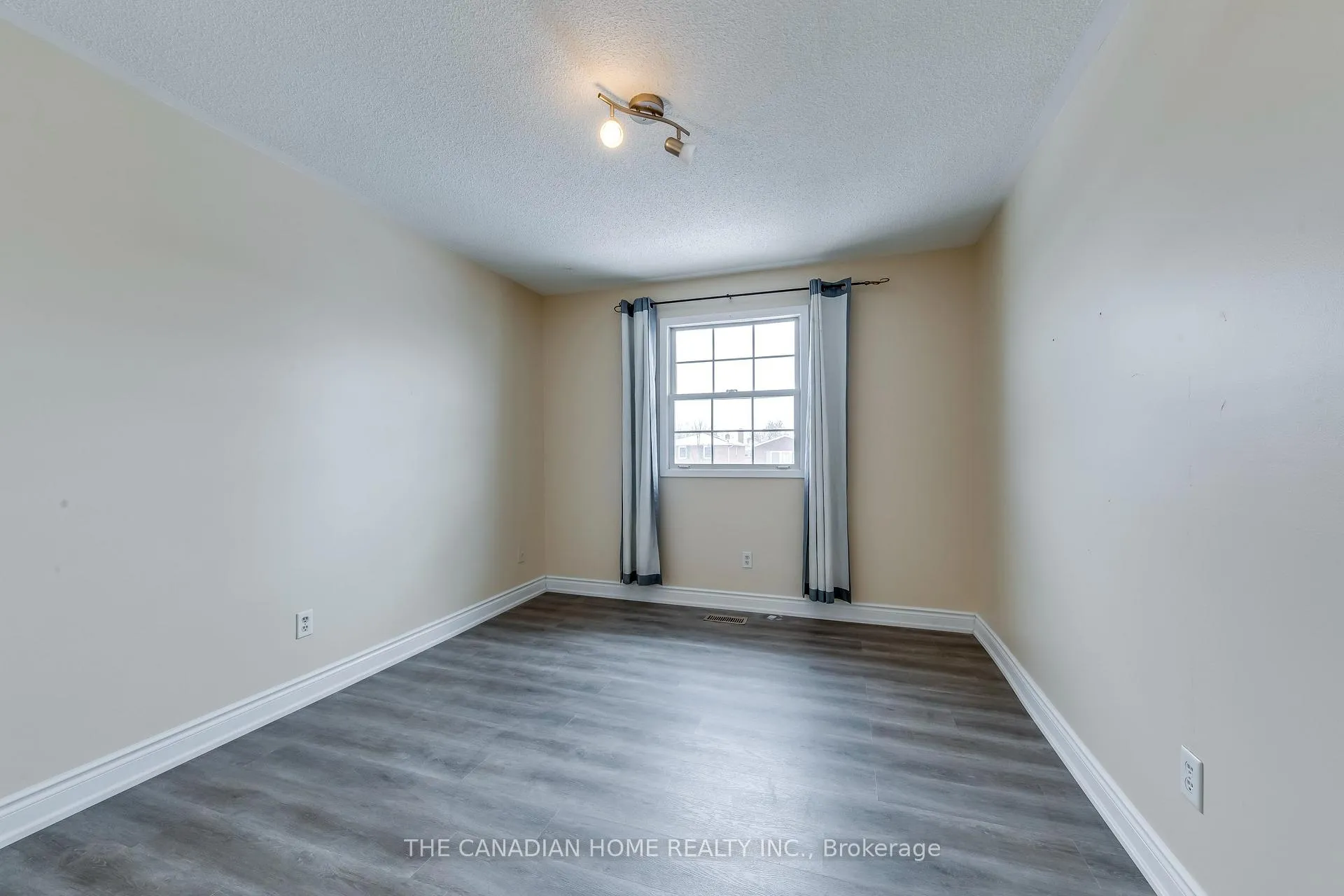 Photo 12 of 142 Dumfries Avenue, Brampton, Heart Lake West — HOMEH