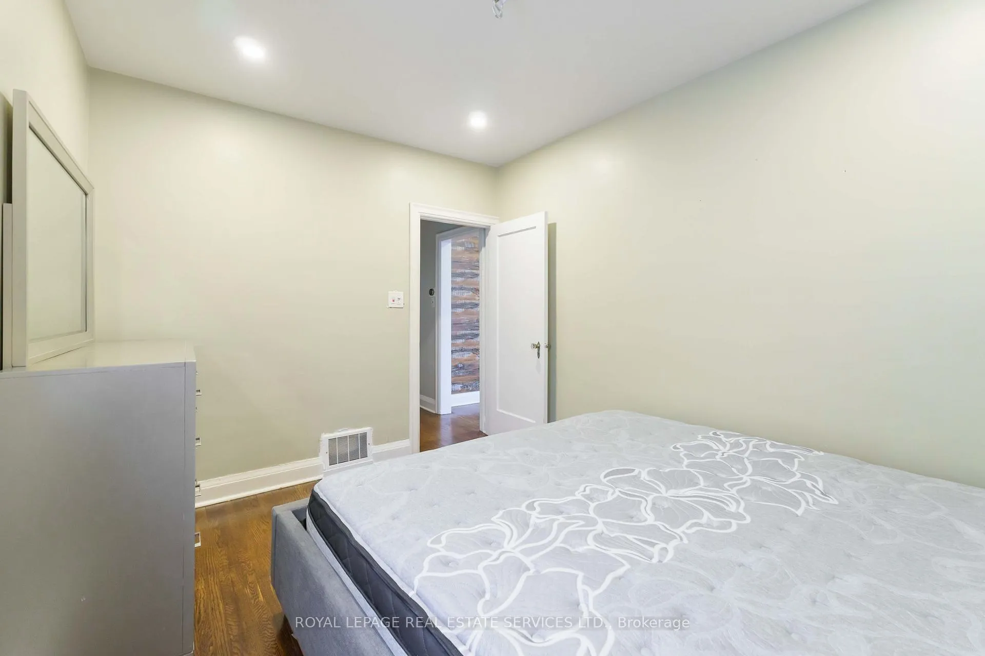 Photo 16 of 136 Ivon Avenue, Hamilton, Normanhurst — HOMEH