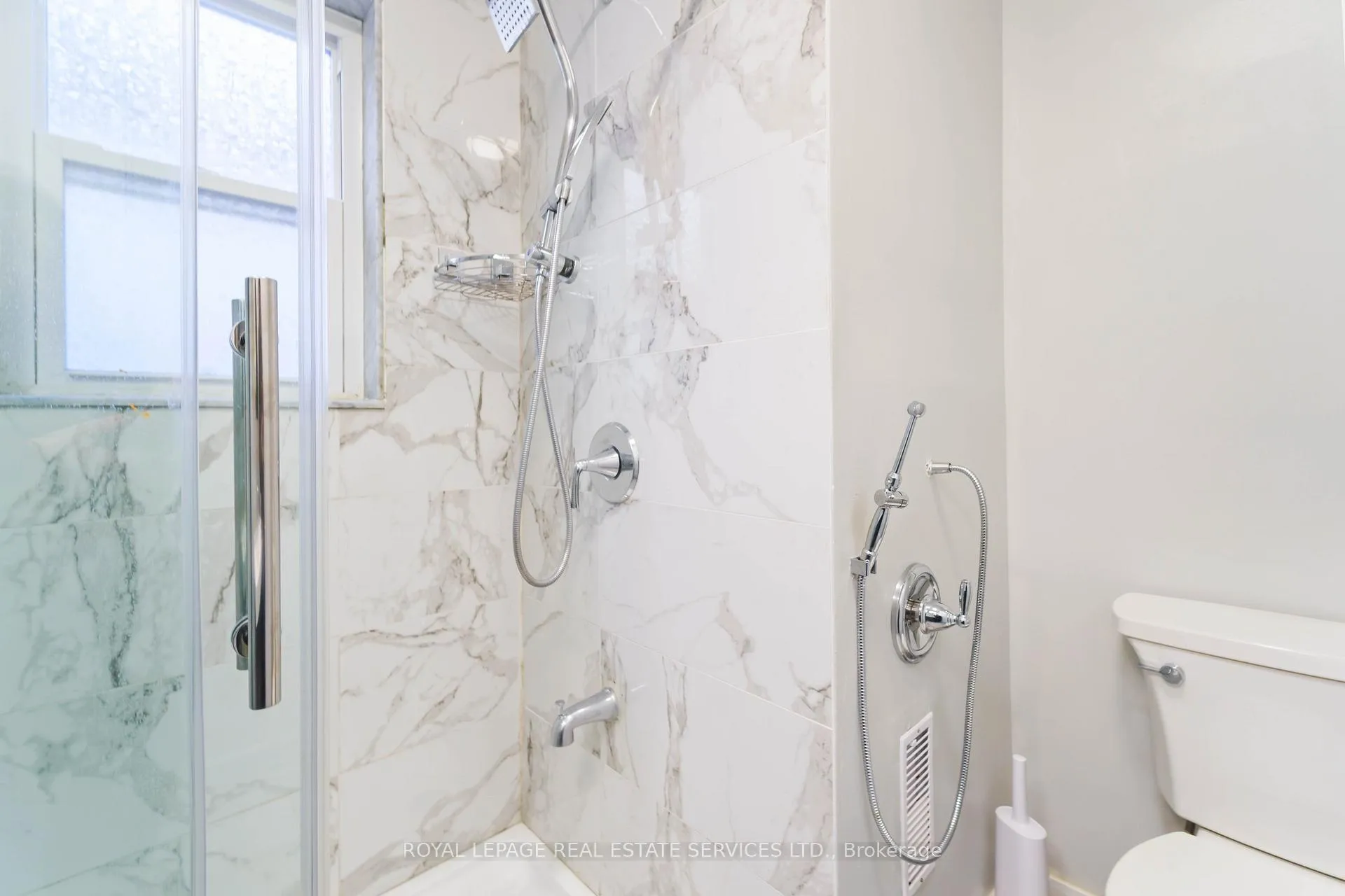 Photo 17 of 136 Ivon Avenue, Hamilton, Normanhurst — HOMEH