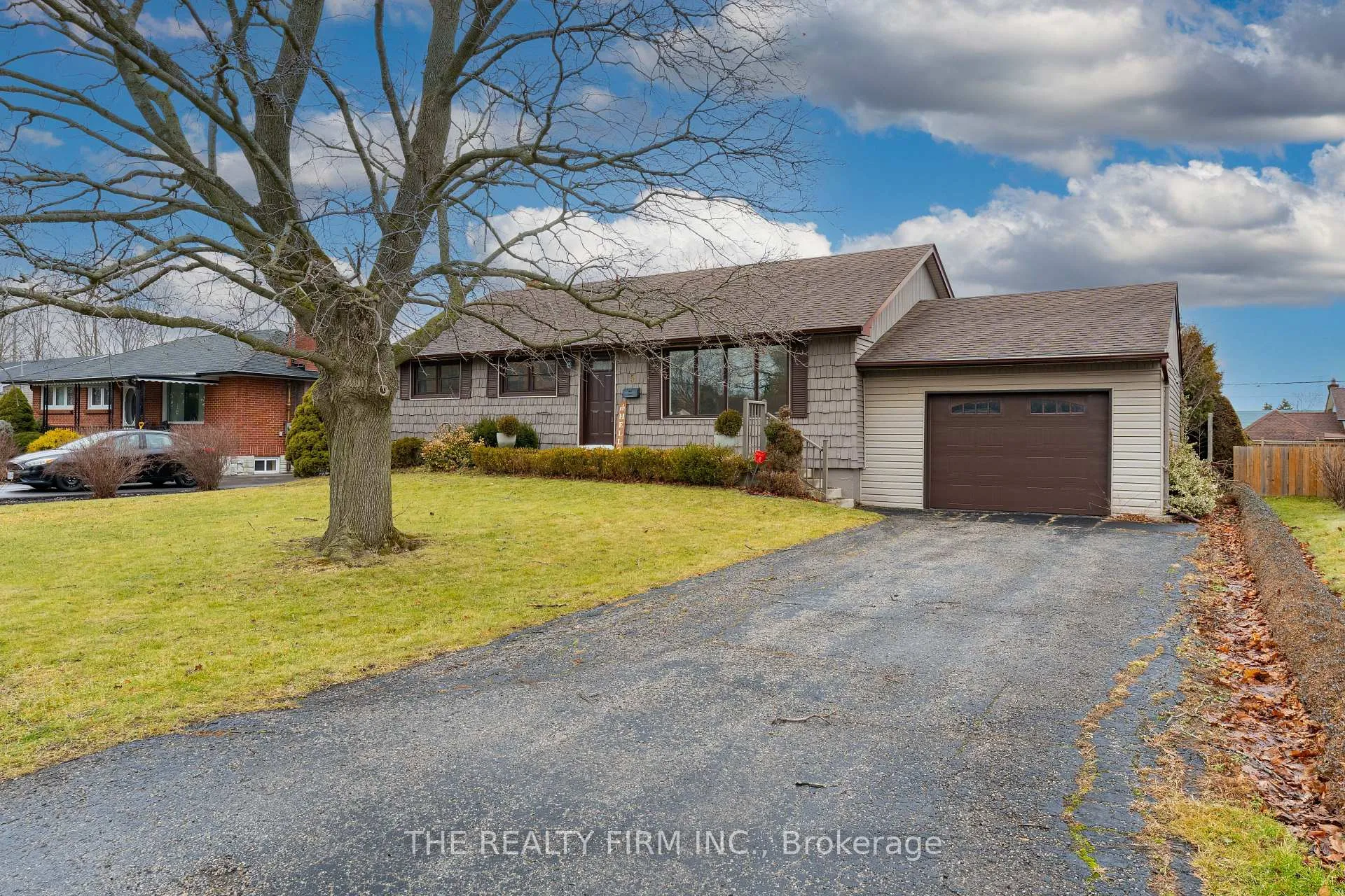 Photo 2 of 5 Montcalm Street N, St. Thomas — HOMEH