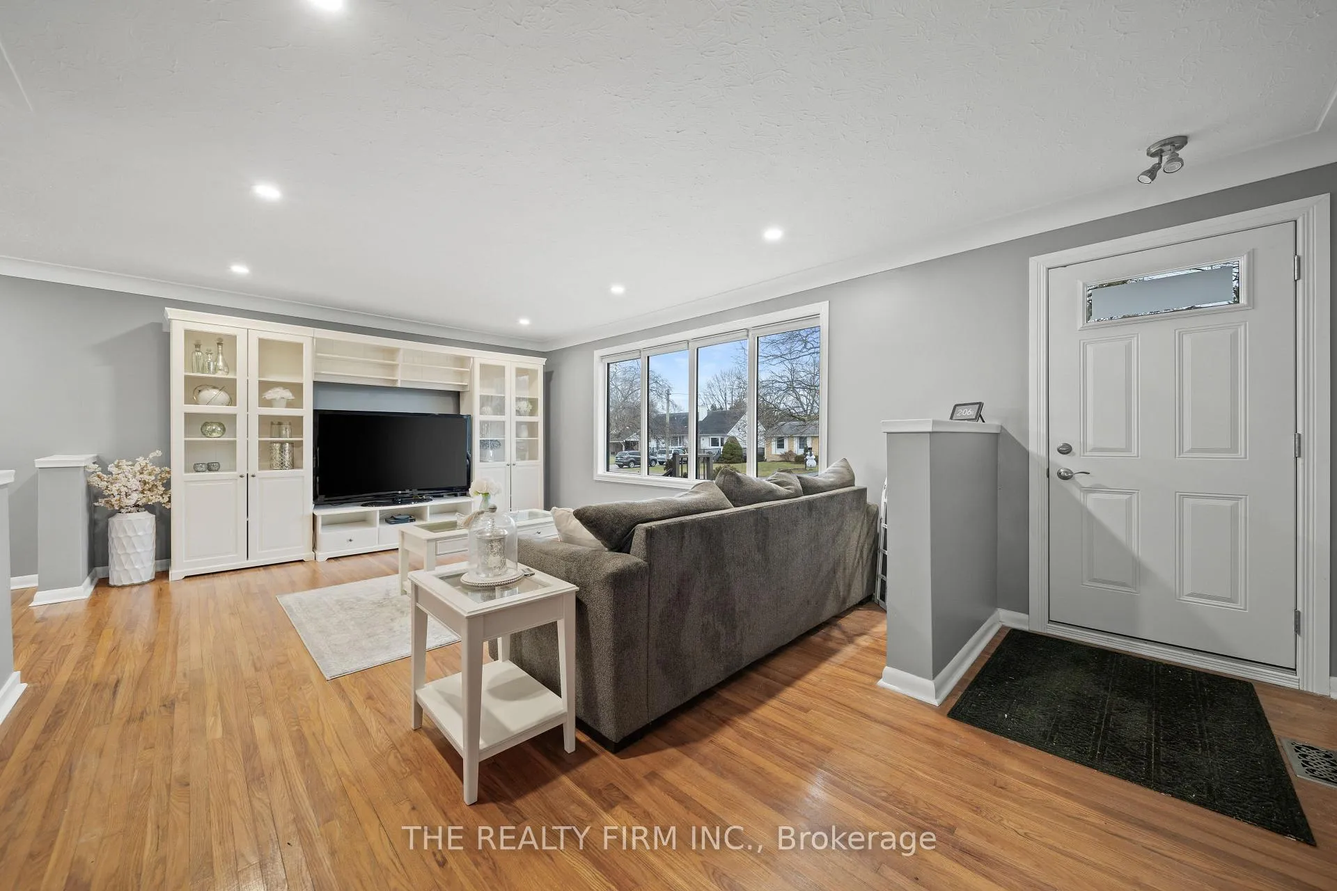 Photo 4 of 5 Montcalm Street N, St. Thomas — HOMEH