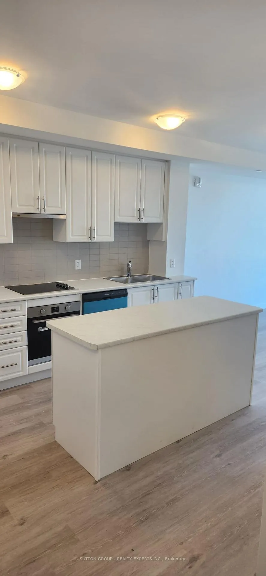Photo 4 of Unit 804, 461 Green Road, Hamilton, Lakeshore — HOMEH