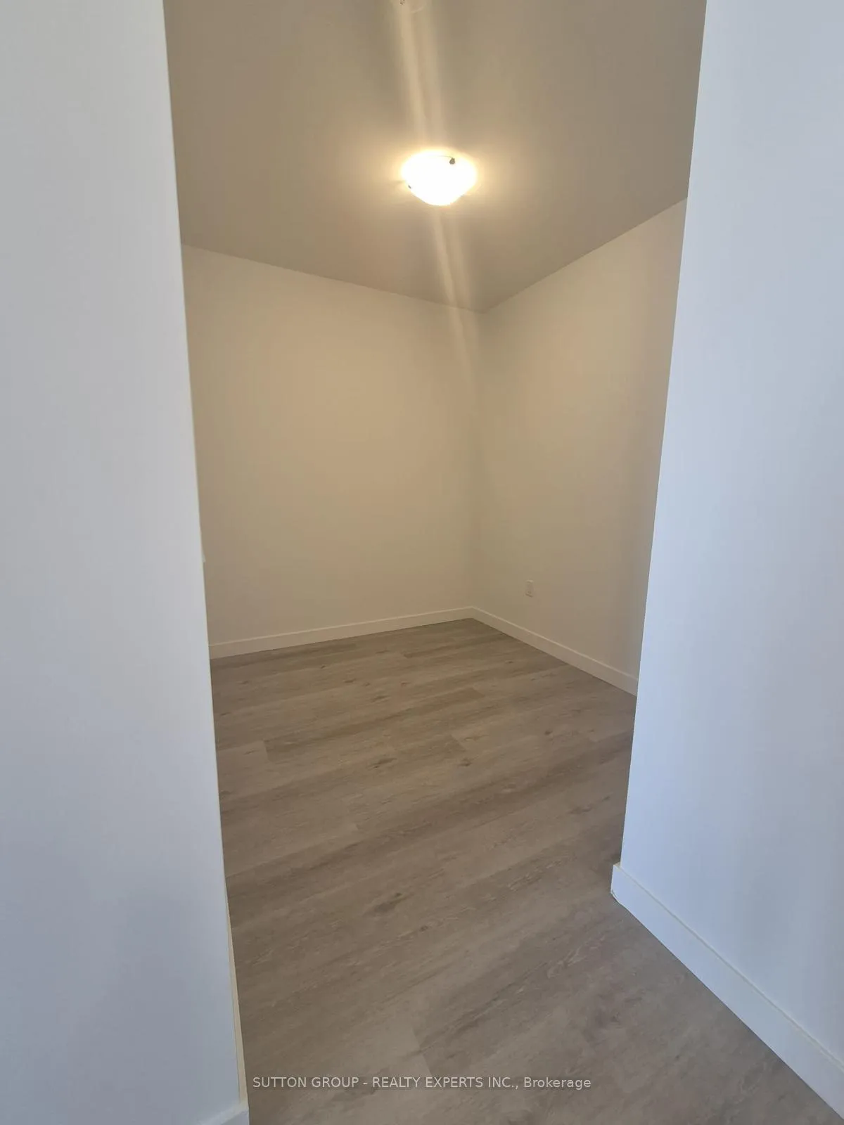 Photo 7 of Unit 804, 461 Green Road, Hamilton, Lakeshore — HOMEH
