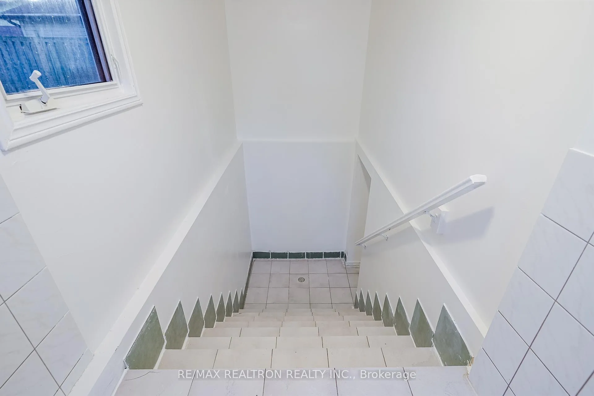 Photo 8 of Unit Bsmt, 1153 Norman Crescent, Oshawa, Donevan — HOMEH
