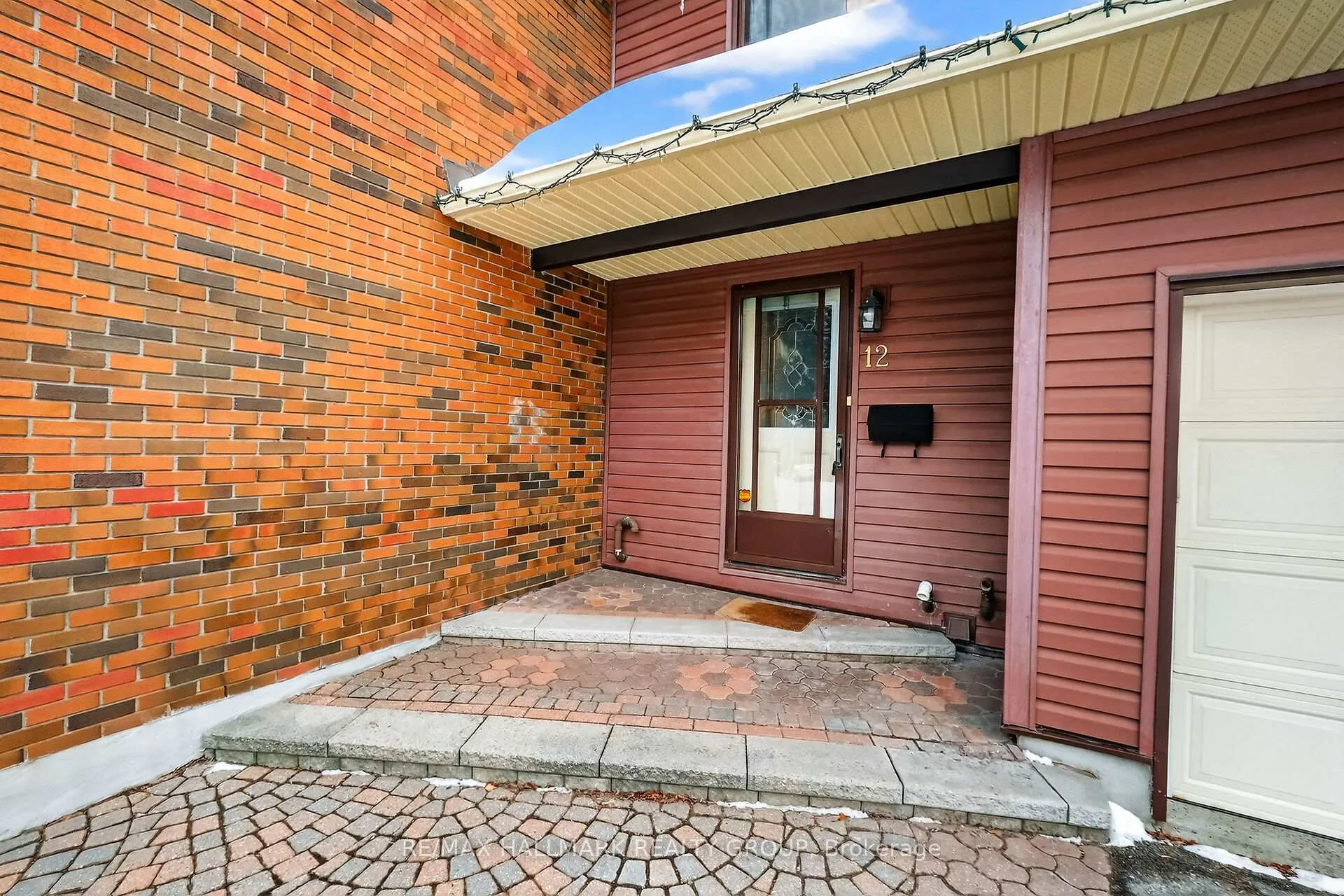 Photo 2 of 12 Black Forest Lane, Ottawa, Arbeatha Park — HOMEH