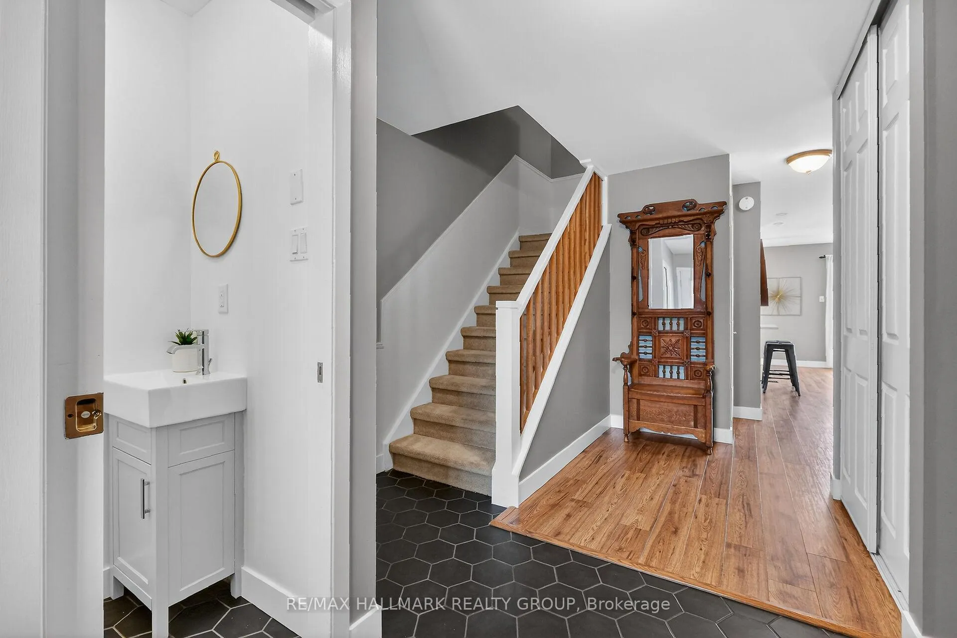 Photo 5 of 12 Black Forest Lane, Ottawa, Arbeatha Park — HOMEH