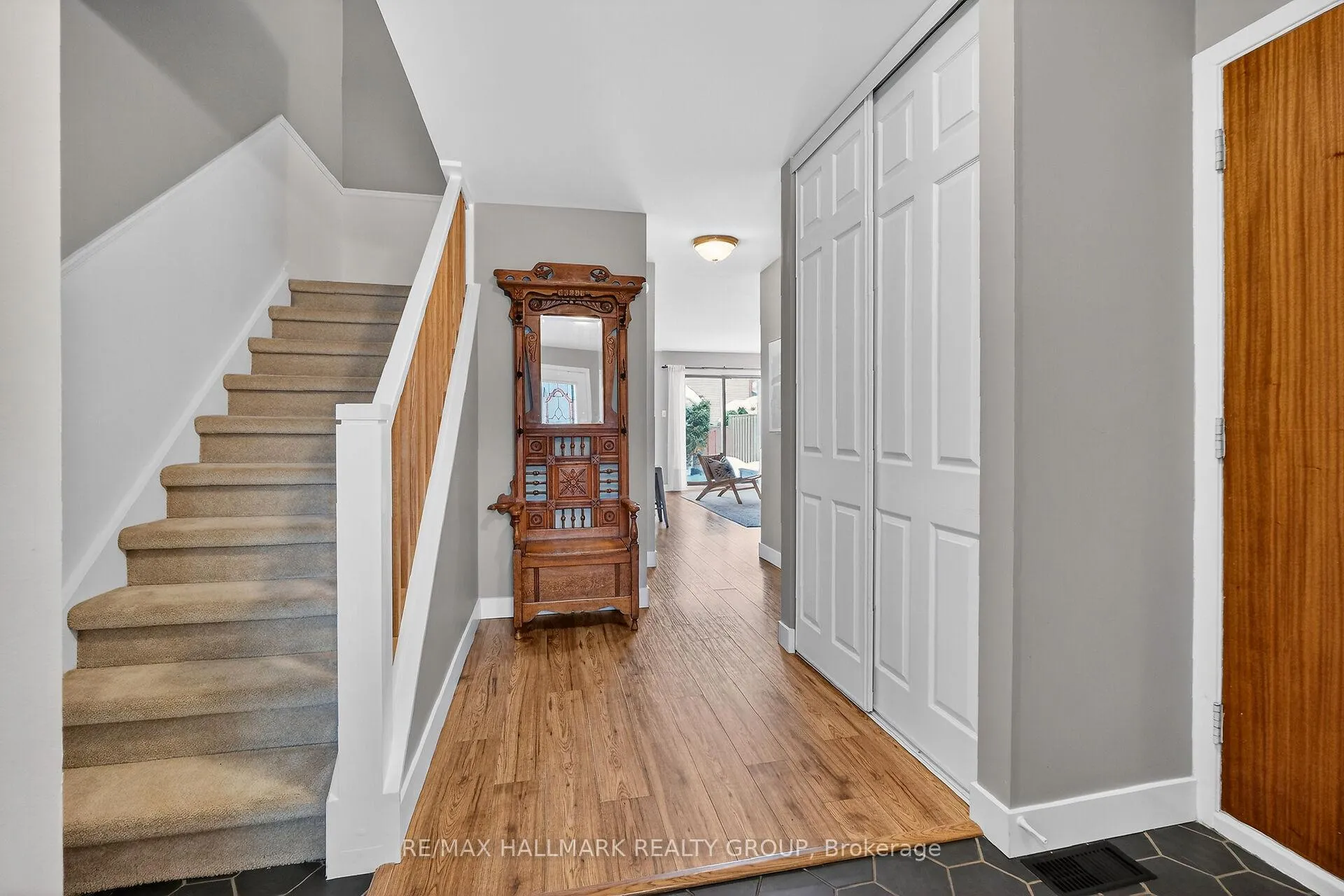 Photo 6 of 12 Black Forest Lane, Ottawa, Arbeatha Park — HOMEH