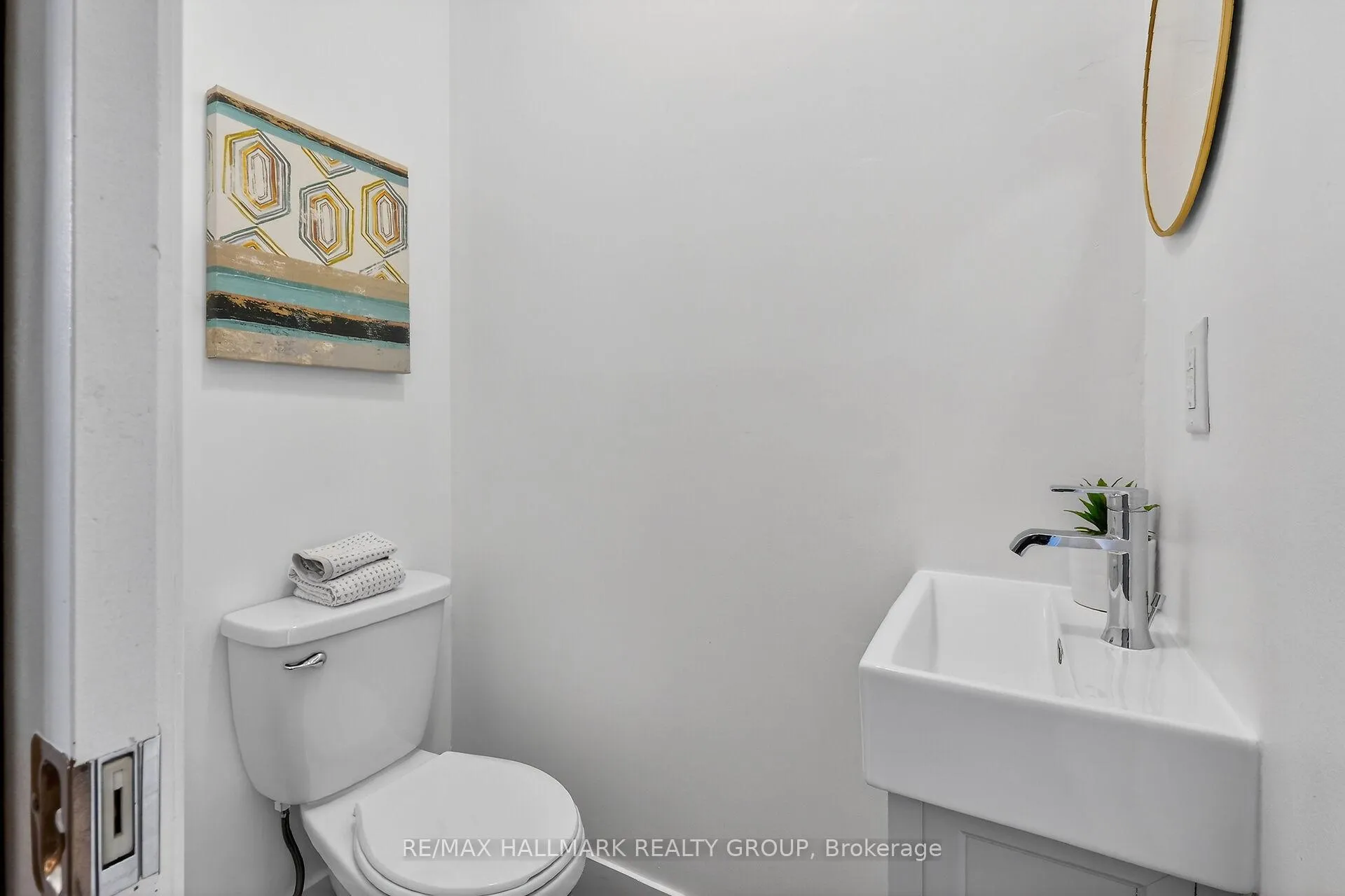 Photo 7 of 12 Black Forest Lane, Ottawa, Arbeatha Park — HOMEH