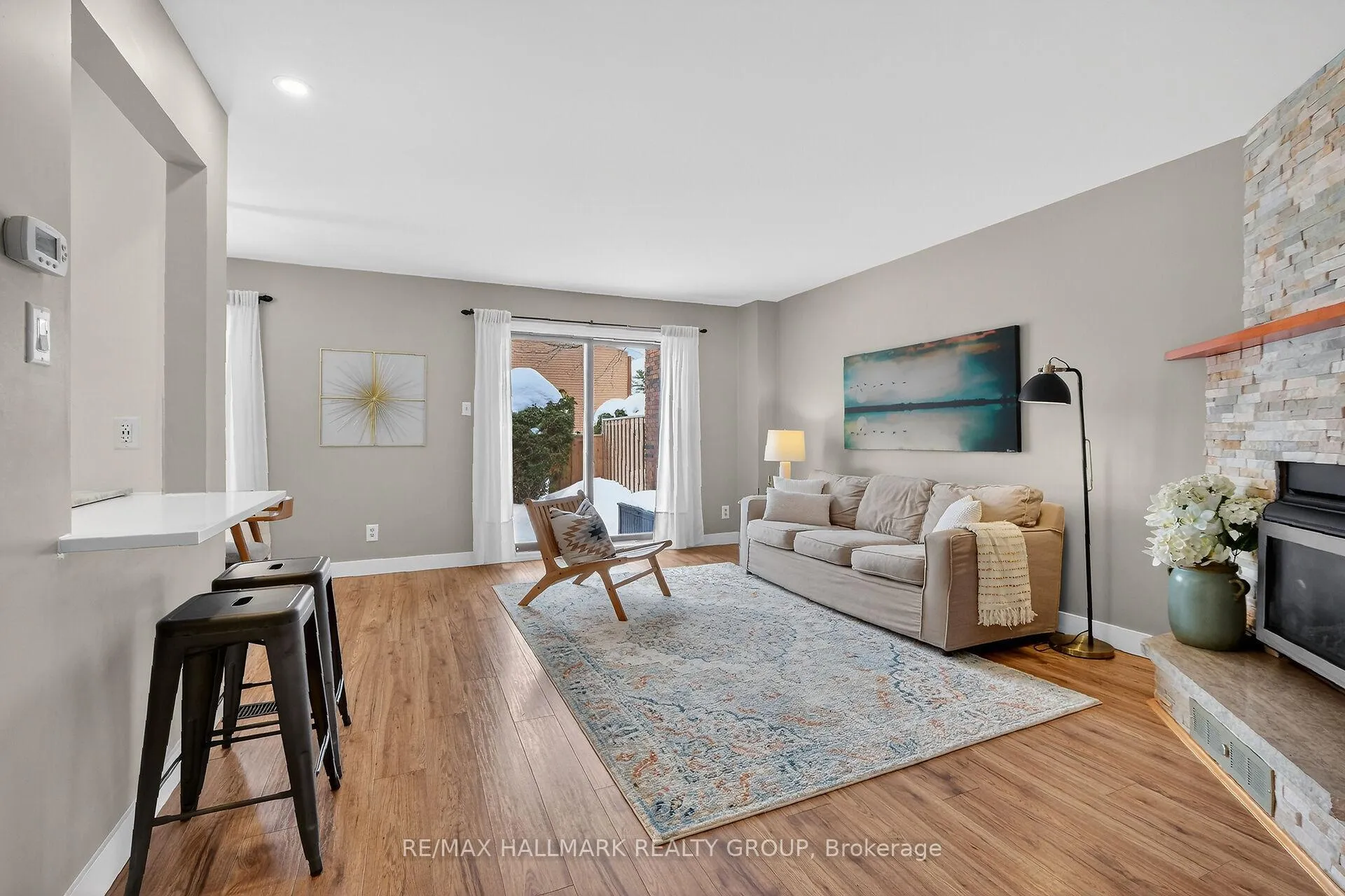 Photo 9 of 12 Black Forest Lane, Ottawa, Arbeatha Park — HOMEH