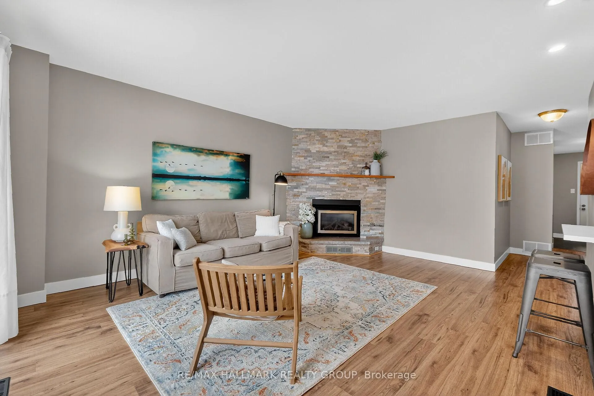 Photo 10 of 12 Black Forest Lane, Ottawa, Arbeatha Park — HOMEH