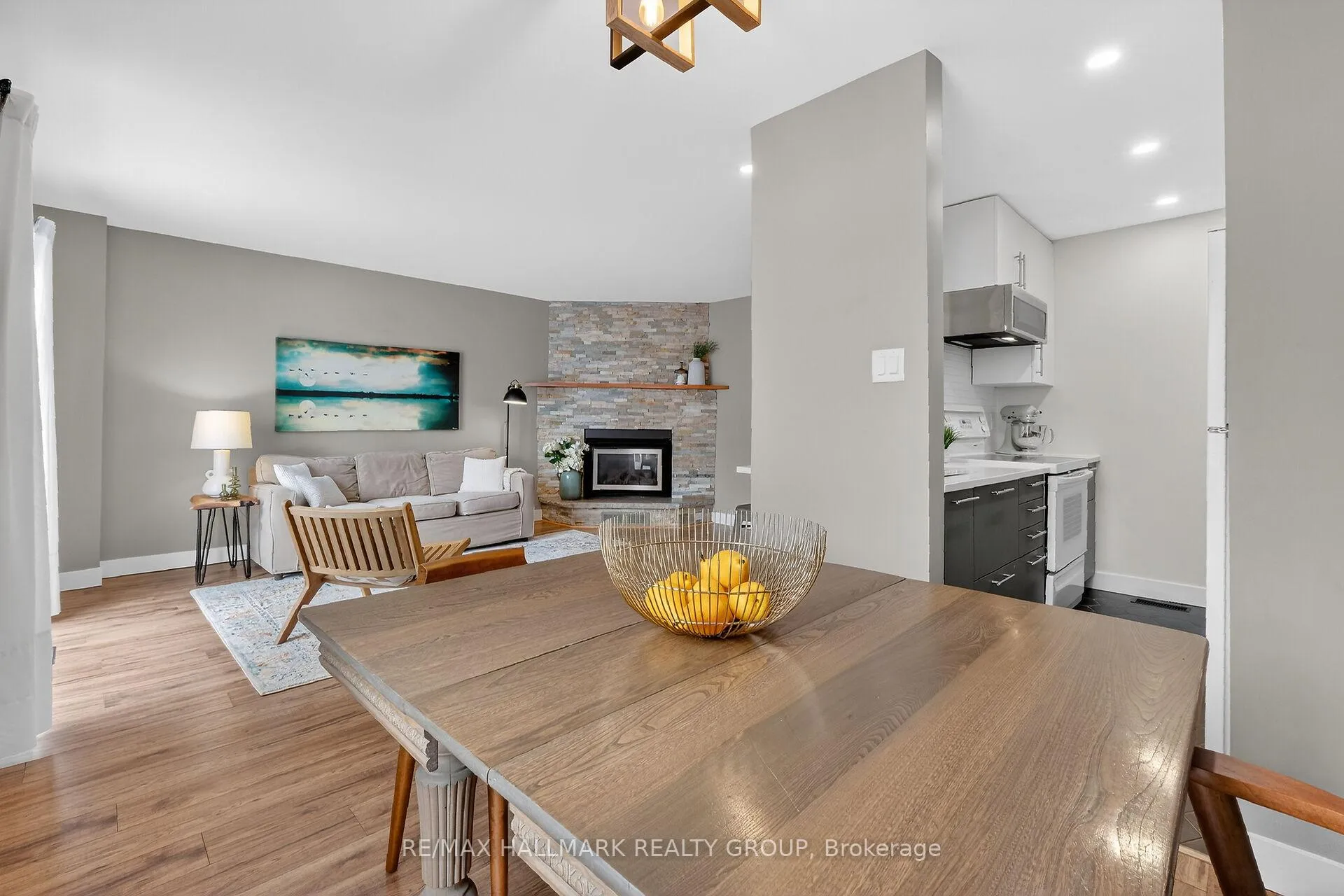 Photo 20 of 12 Black Forest Lane, Ottawa, Arbeatha Park — HOMEH