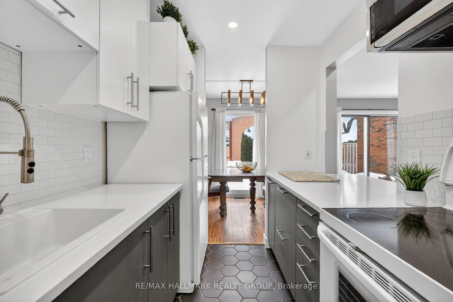 Photo 26 of 12 Black Forest Lane, Ottawa, Arbeatha Park — HOMEH