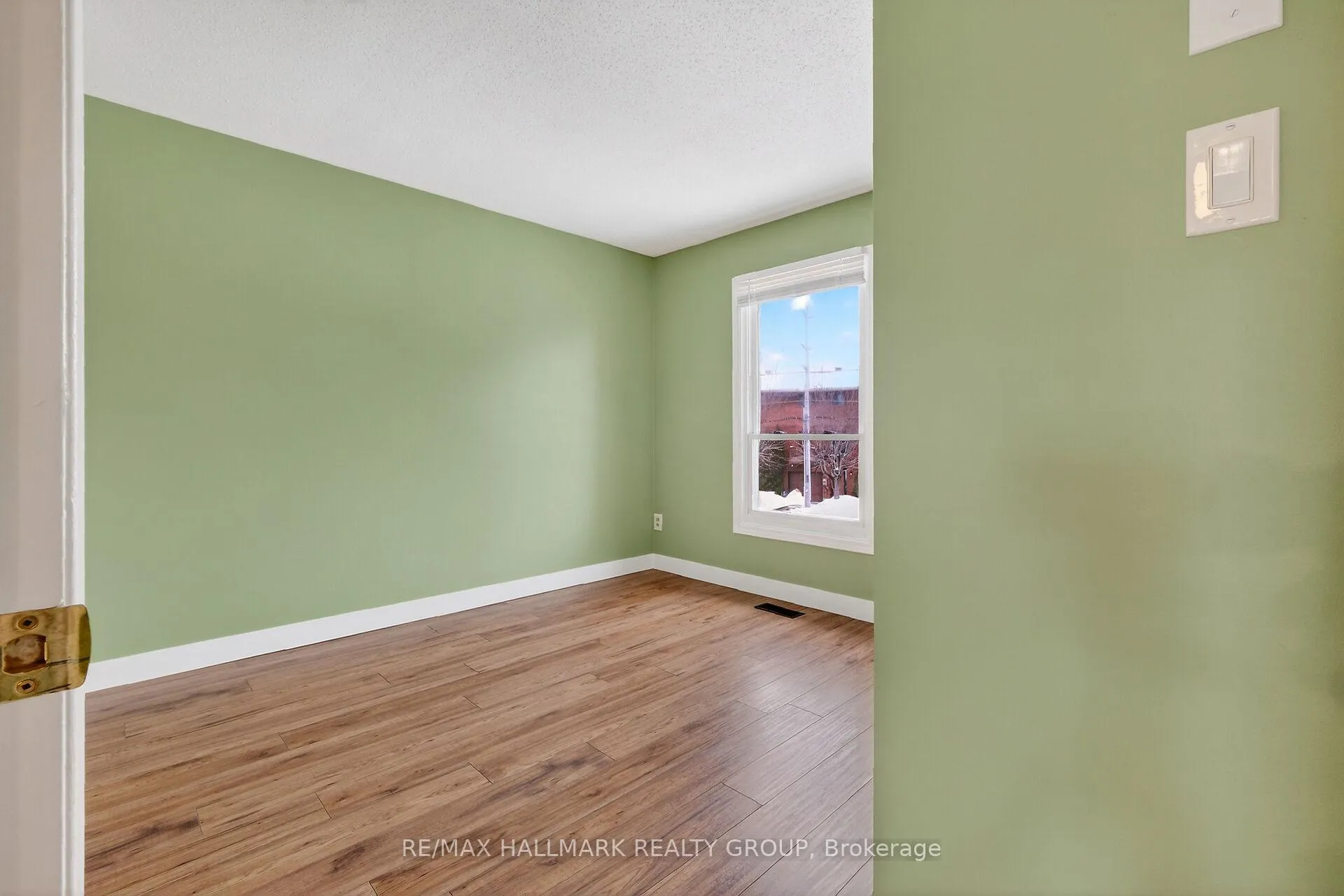 Photo 36 of 12 Black Forest Lane, Ottawa, Arbeatha Park — HOMEH