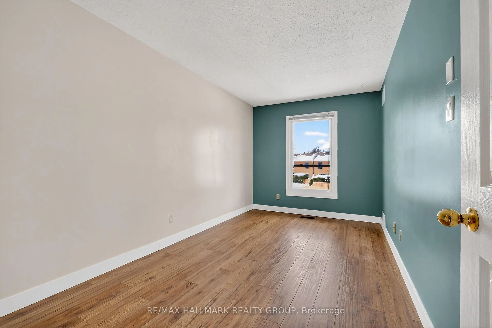 Photo 38 of 12 Black Forest Lane, Ottawa, Arbeatha Park — HOMEH