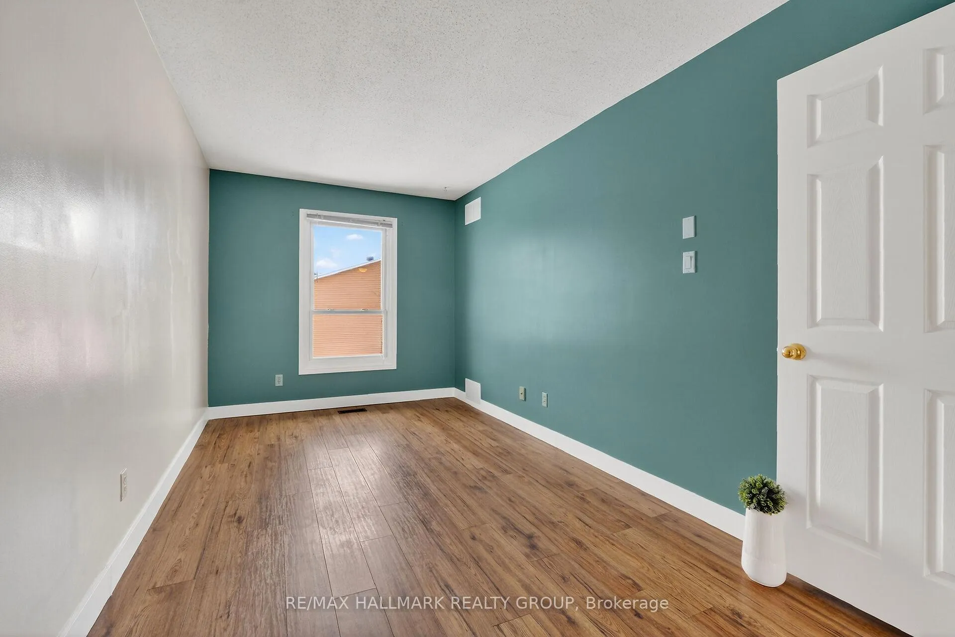 Photo 39 of 12 Black Forest Lane, Ottawa, Arbeatha Park — HOMEH