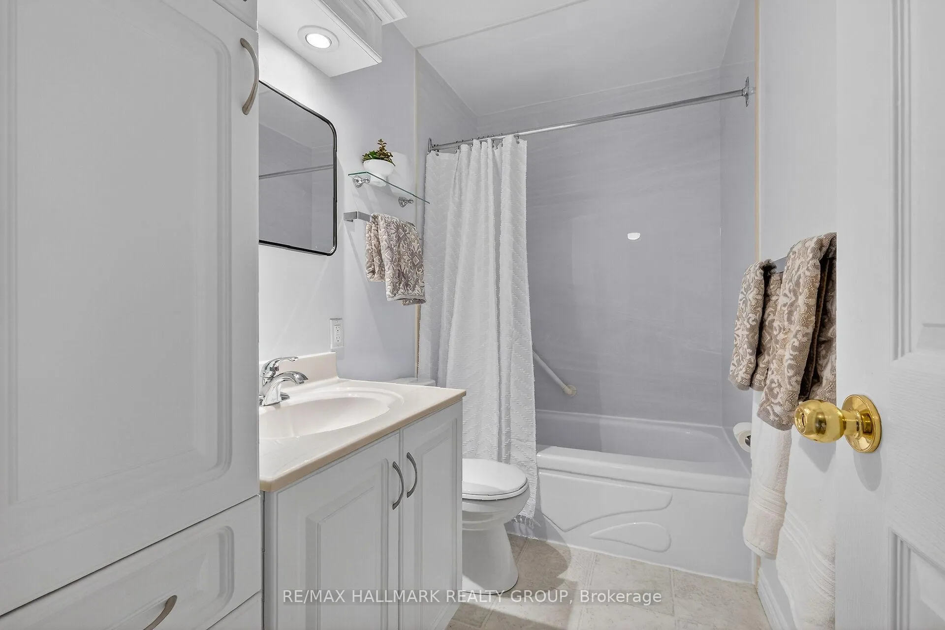 Photo 40 of 12 Black Forest Lane, Ottawa, Arbeatha Park — HOMEH