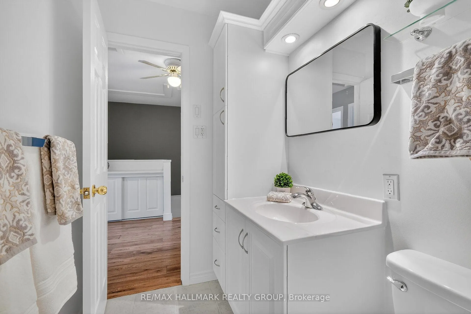 Photo 41 of 12 Black Forest Lane, Ottawa, Arbeatha Park — HOMEH