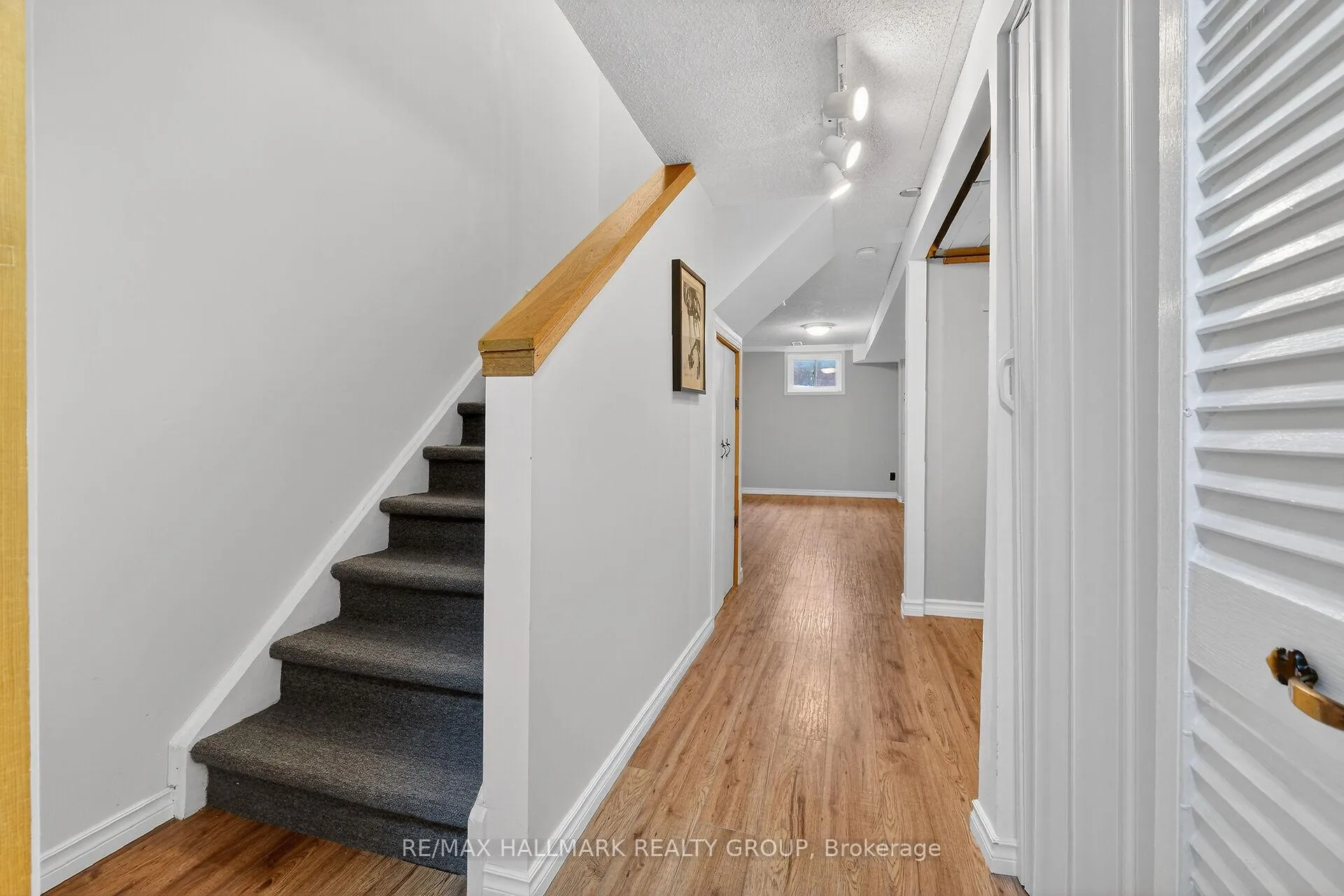 Photo 42 of 12 Black Forest Lane, Ottawa, Arbeatha Park — HOMEH