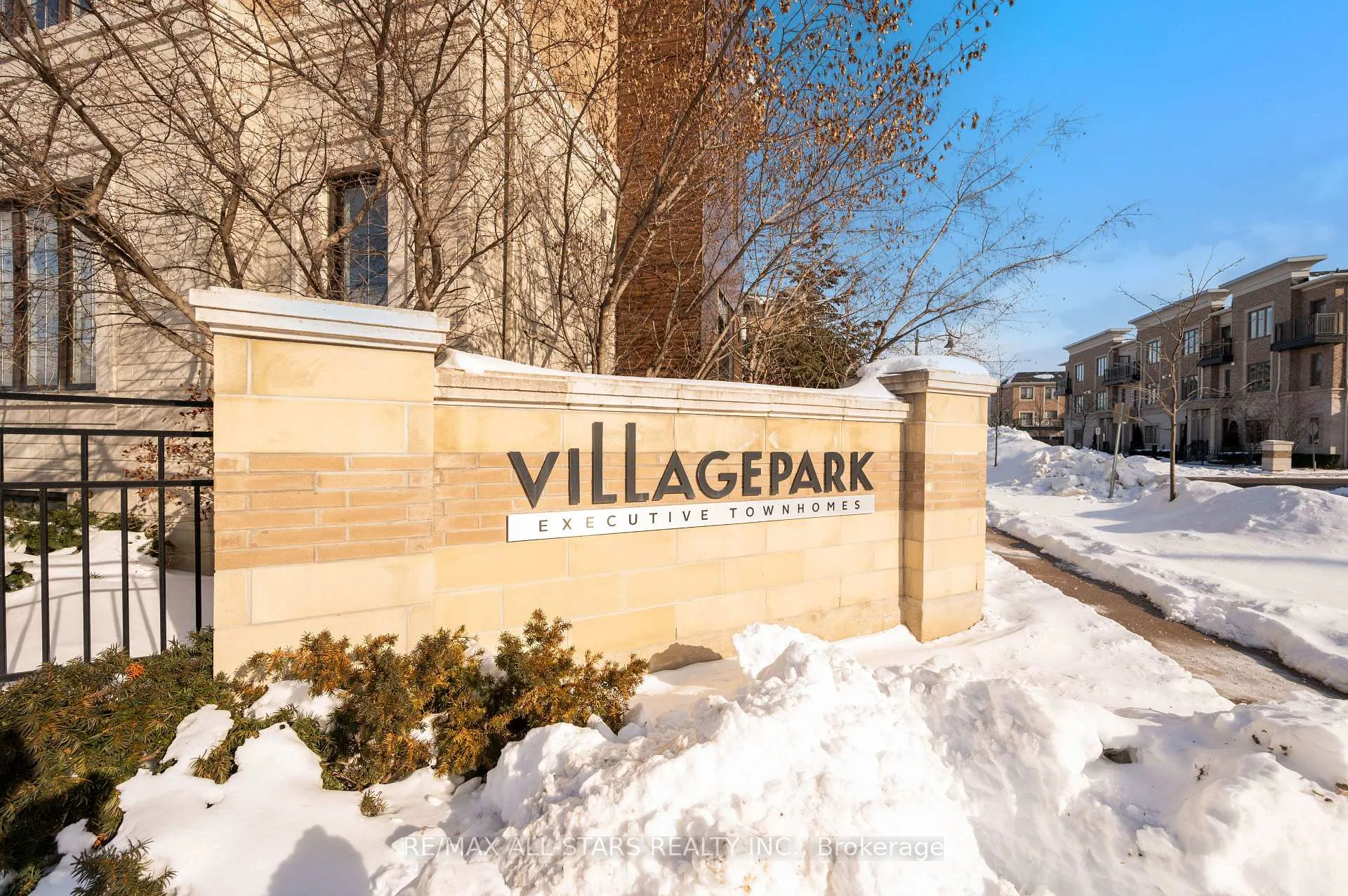 Photo 3 of 85 Village Parkway, Markham, Unionville — HOMEH