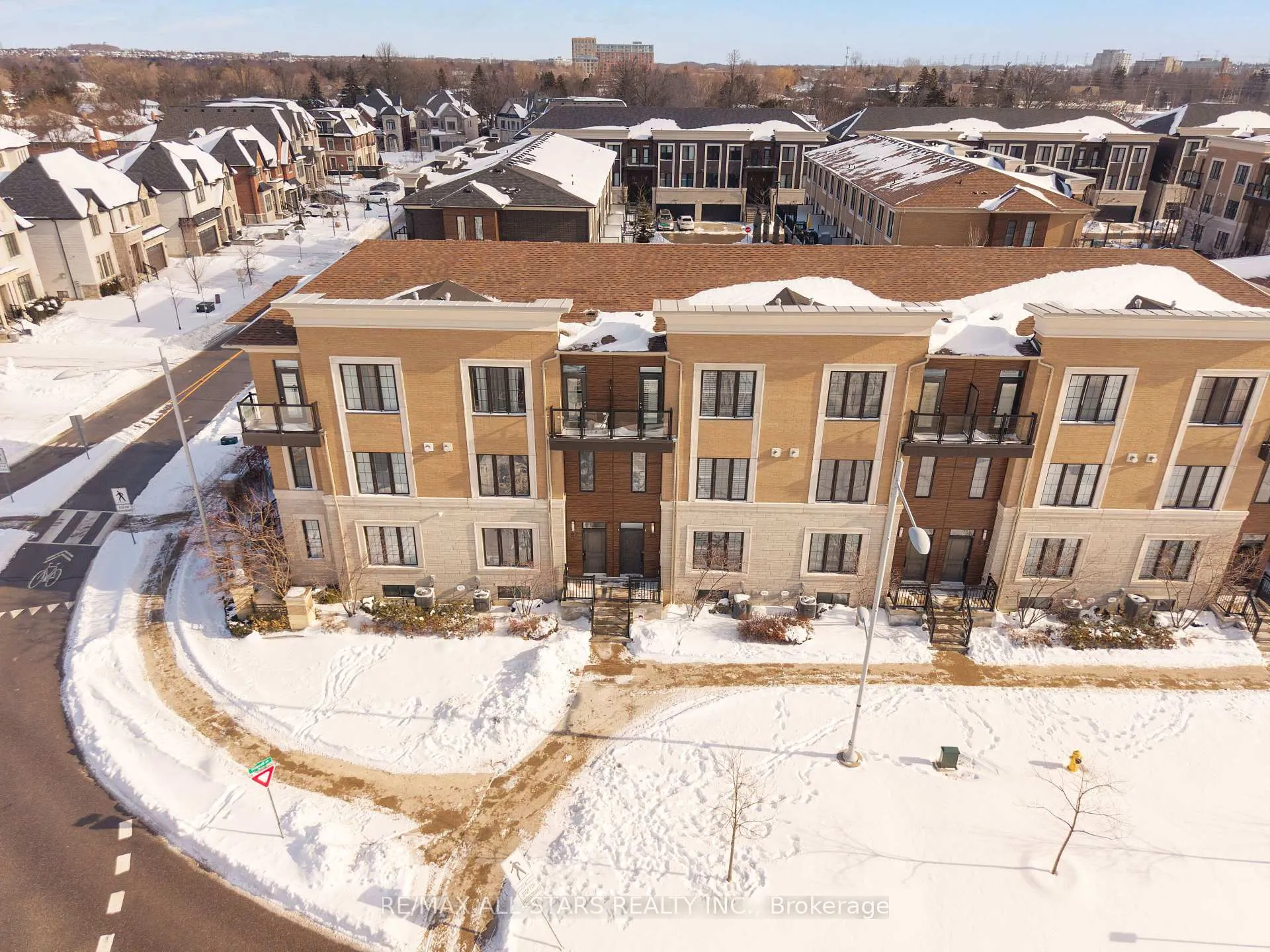 Photo 4 of 85 Village Parkway, Markham, Unionville — HOMEH