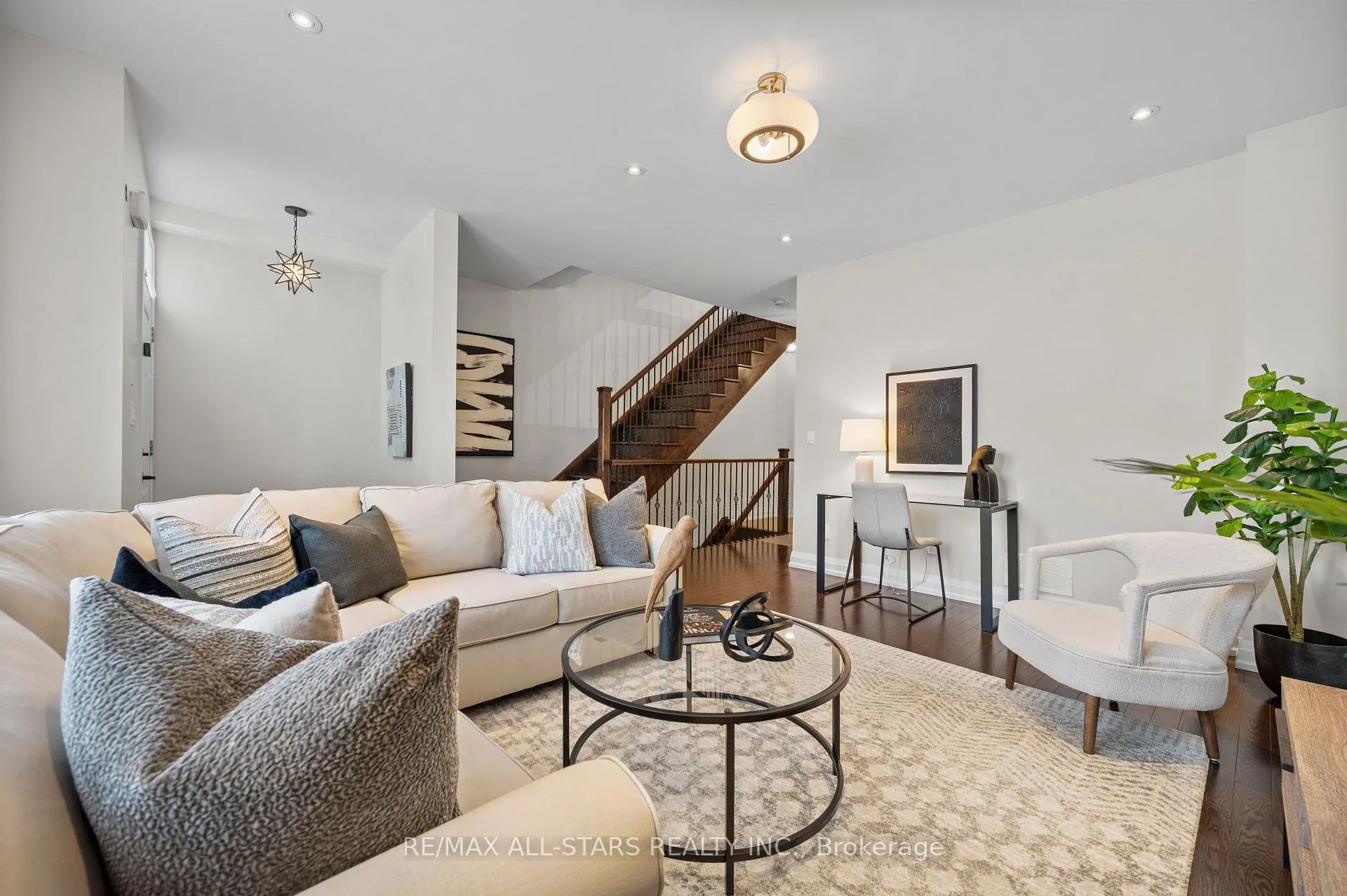 Photo 7 of 85 Village Parkway, Markham, Unionville — HOMEH