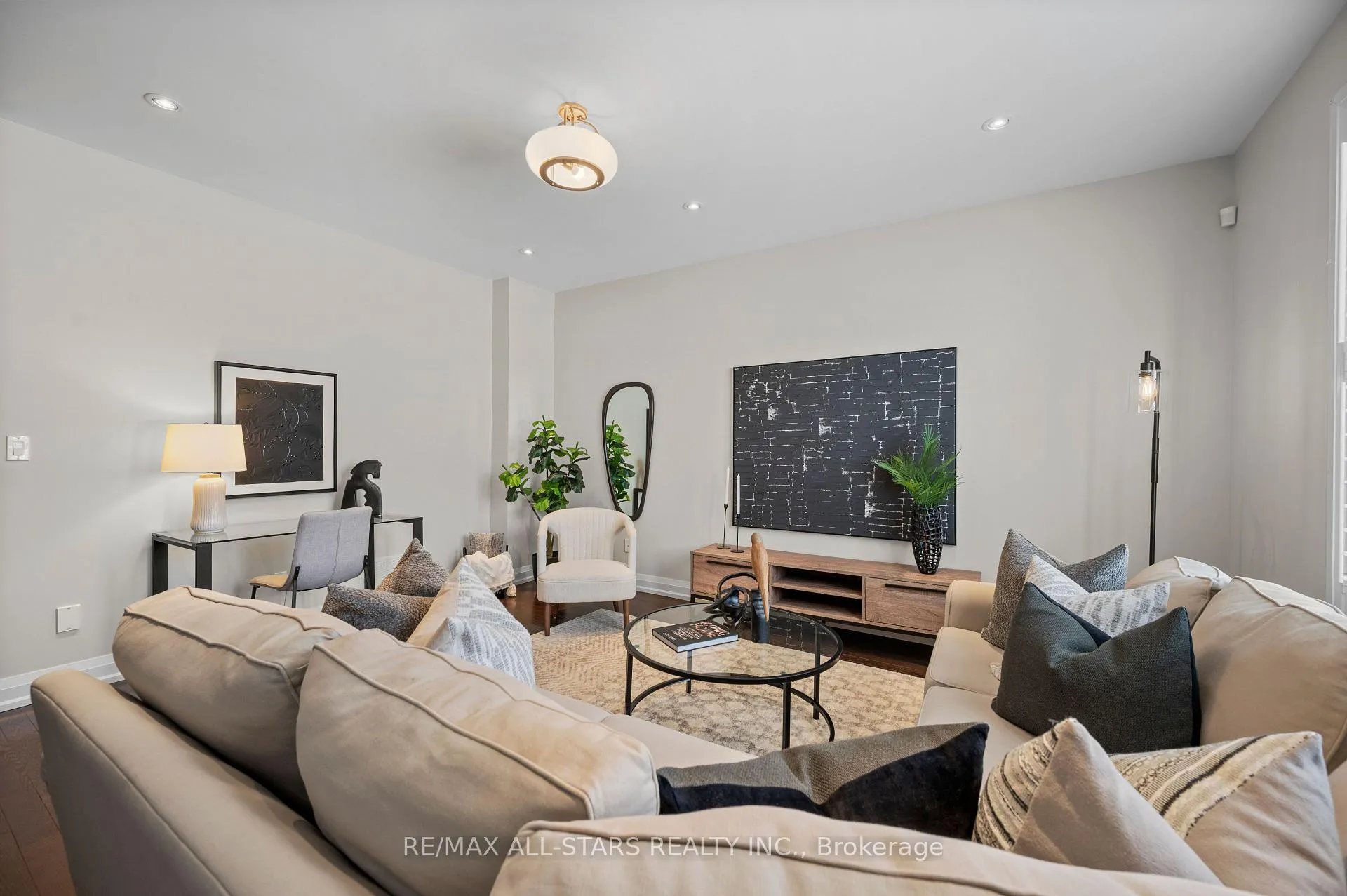 Photo 8 of 85 Village Parkway, Markham, Unionville — HOMEH