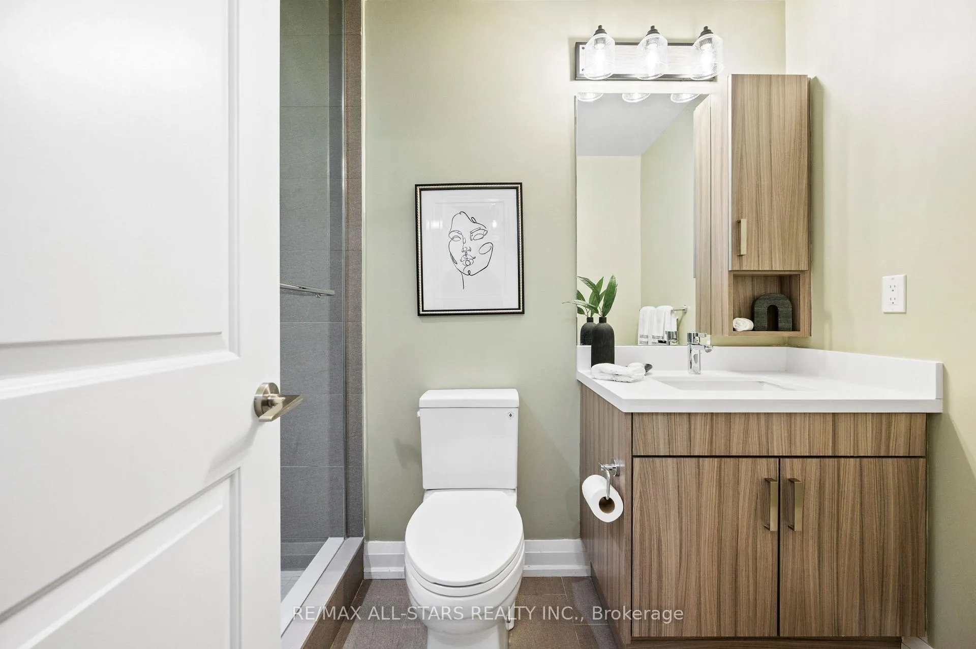 Photo 9 of 85 Village Parkway, Markham, Unionville — HOMEH