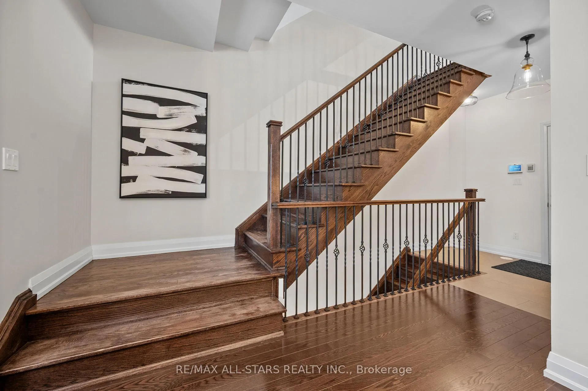 Photo 10 of 85 Village Parkway, Markham, Unionville — HOMEH