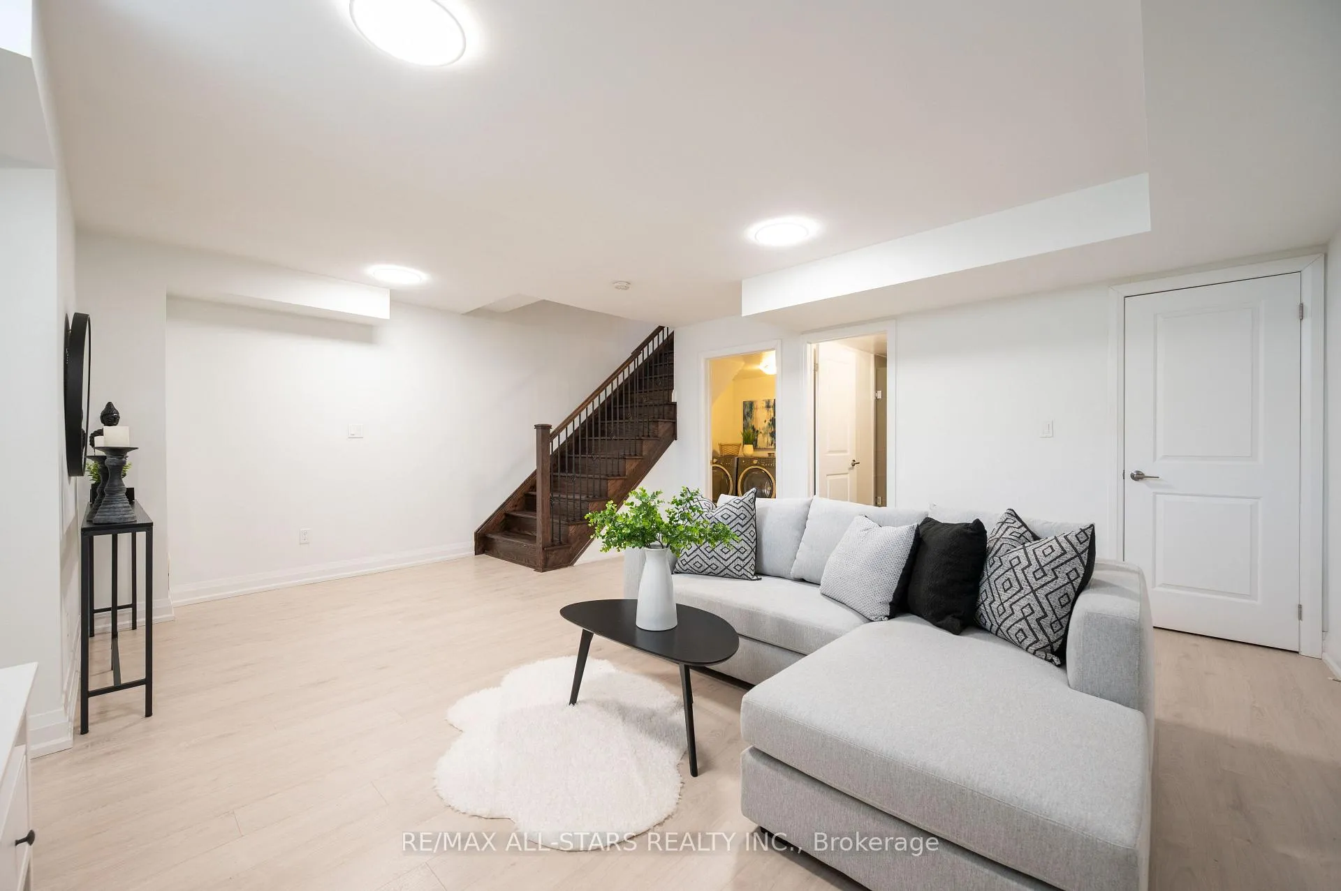 Photo 42 of 85 Village Parkway, Markham, Unionville — HOMEH
