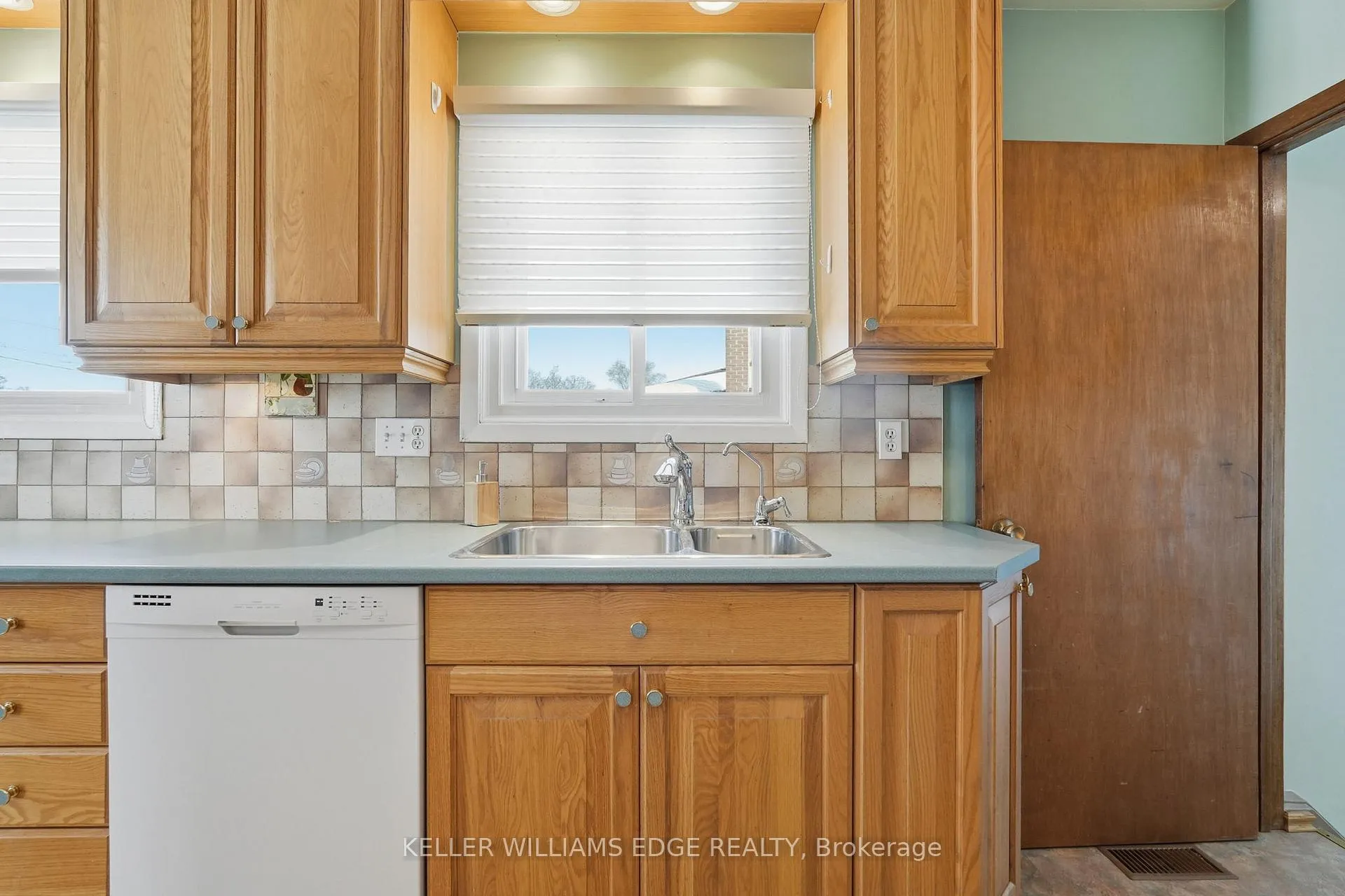 Photo 16 of 59 Weber Drive, Halton Hills, Georgetown — HOMEH