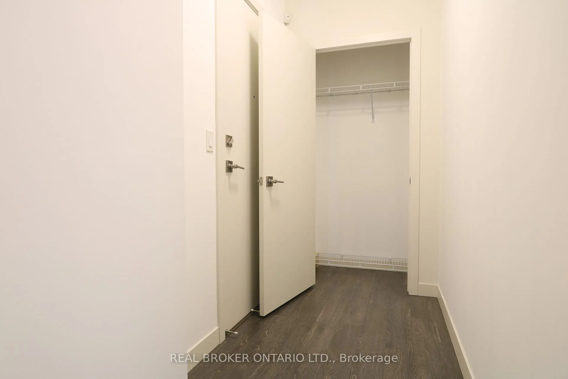 Photo 6 of Unit 1006, 2093 Fairview Street, Burlington, Freeman — HOMEH