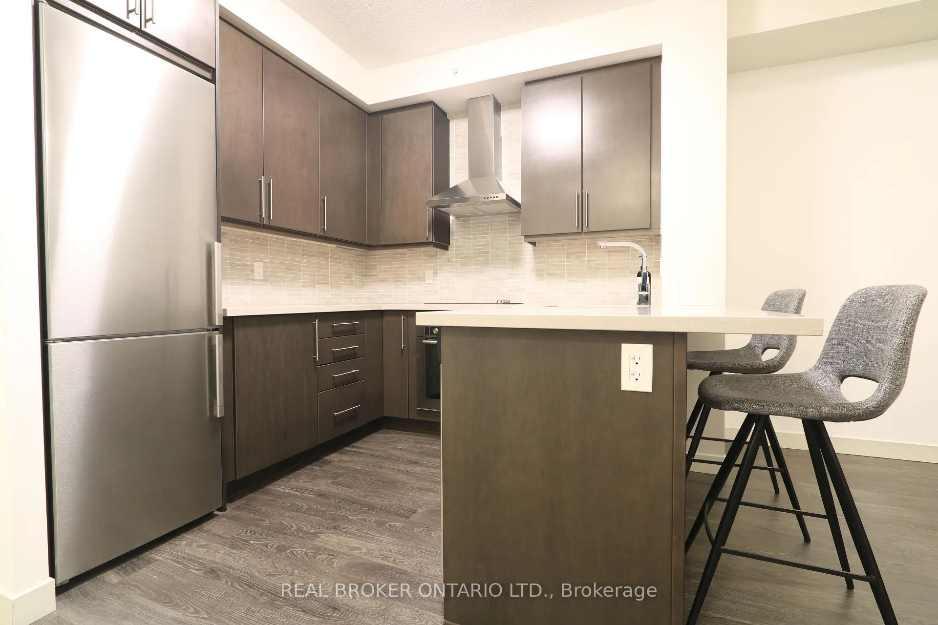 Photo 8 of Unit 1006, 2093 Fairview Street, Burlington, Freeman — HOMEH