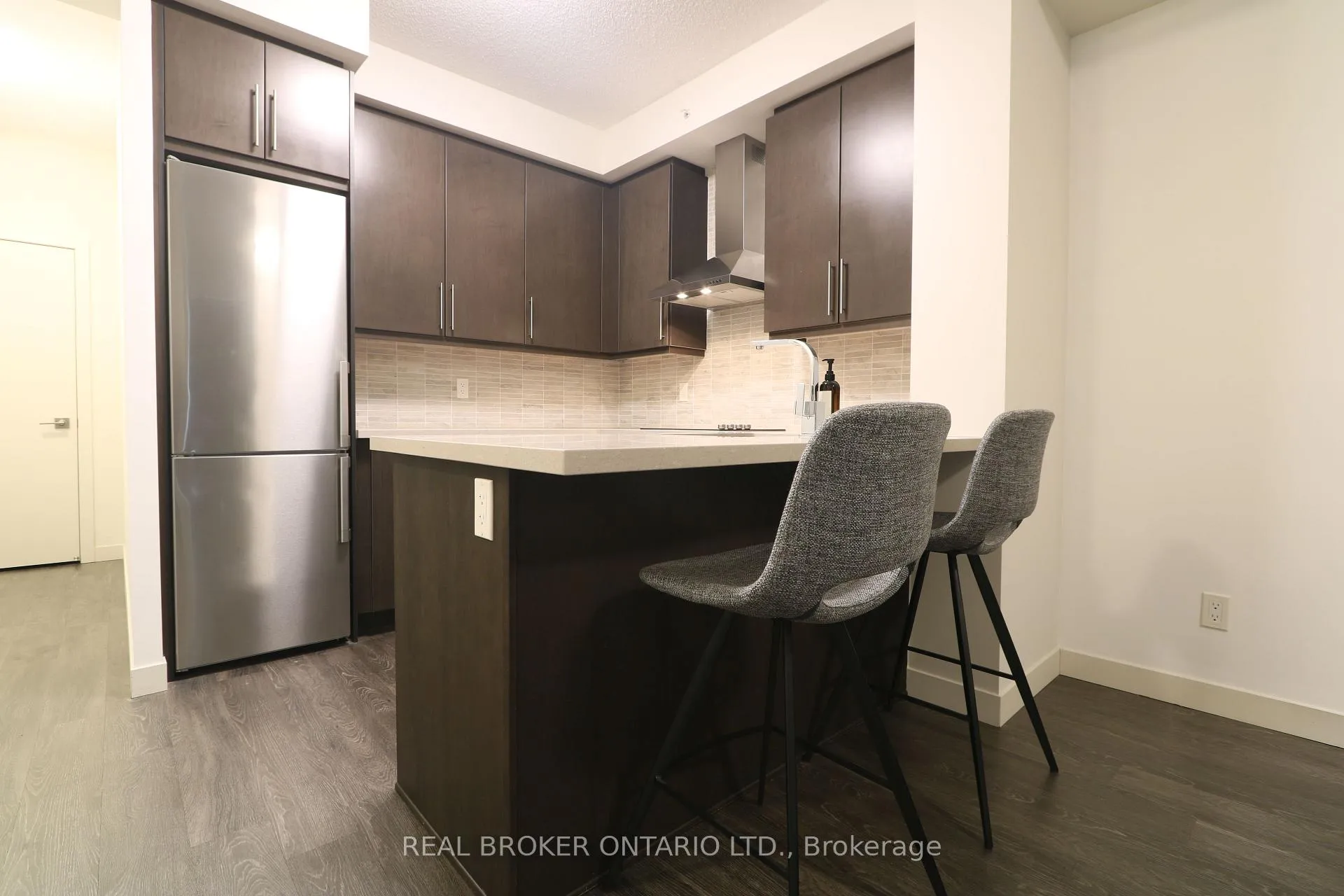 Photo 9 of Unit 1006, 2093 Fairview Street, Burlington, Freeman — HOMEH