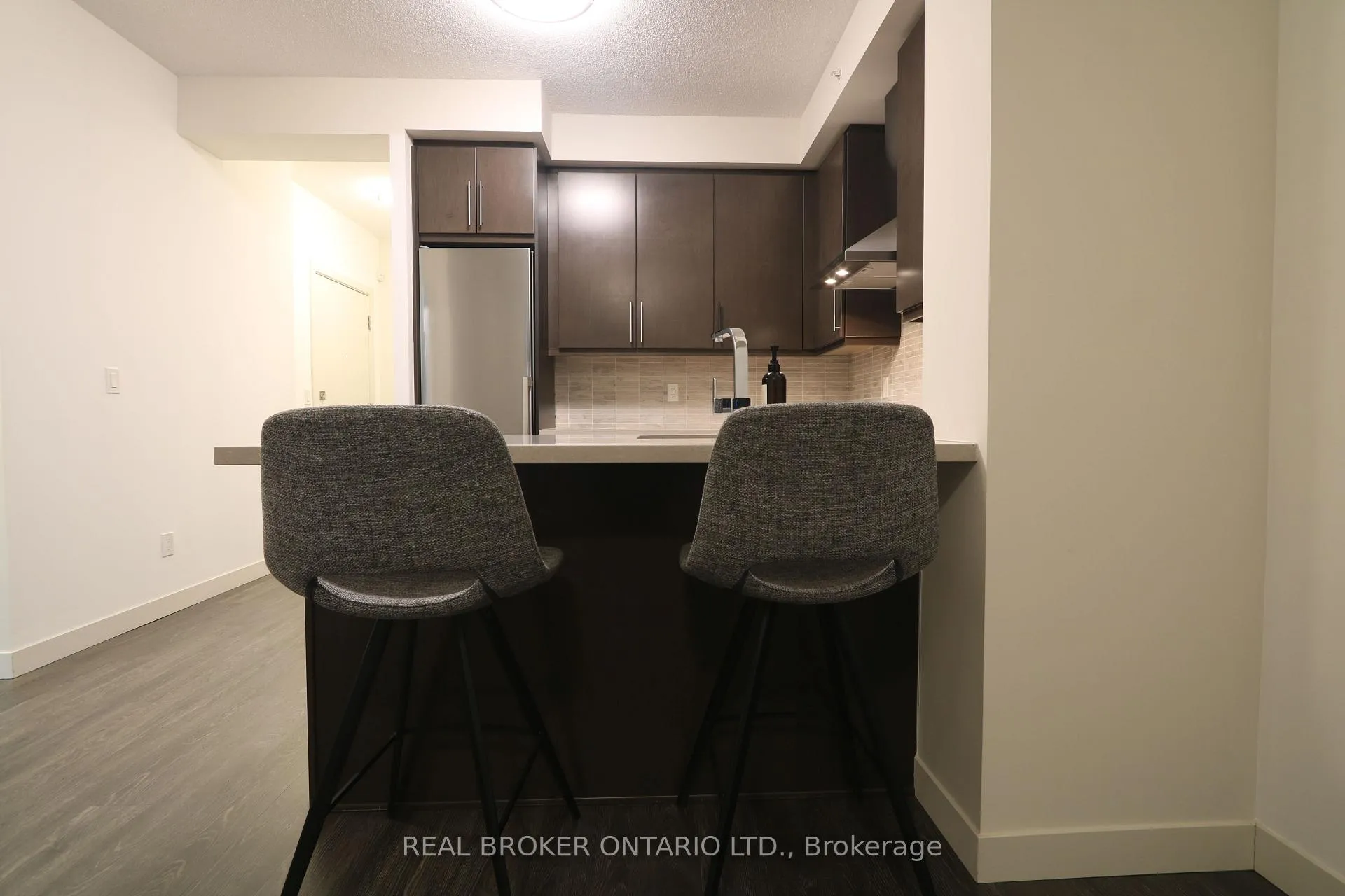 Photo 10 of Unit 1006, 2093 Fairview Street, Burlington, Freeman — HOMEH