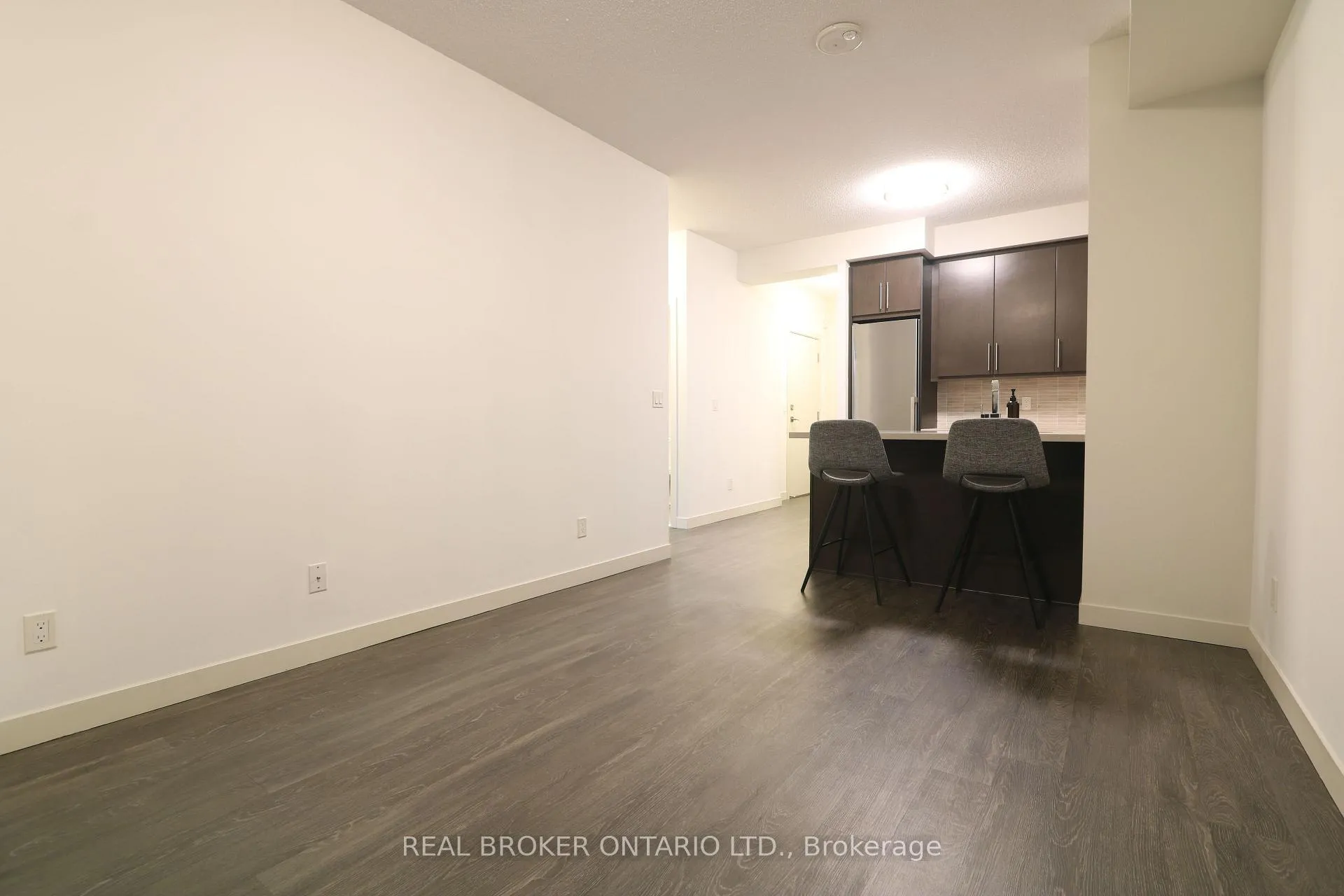 Photo 14 of Unit 1006, 2093 Fairview Street, Burlington, Freeman — HOMEH
