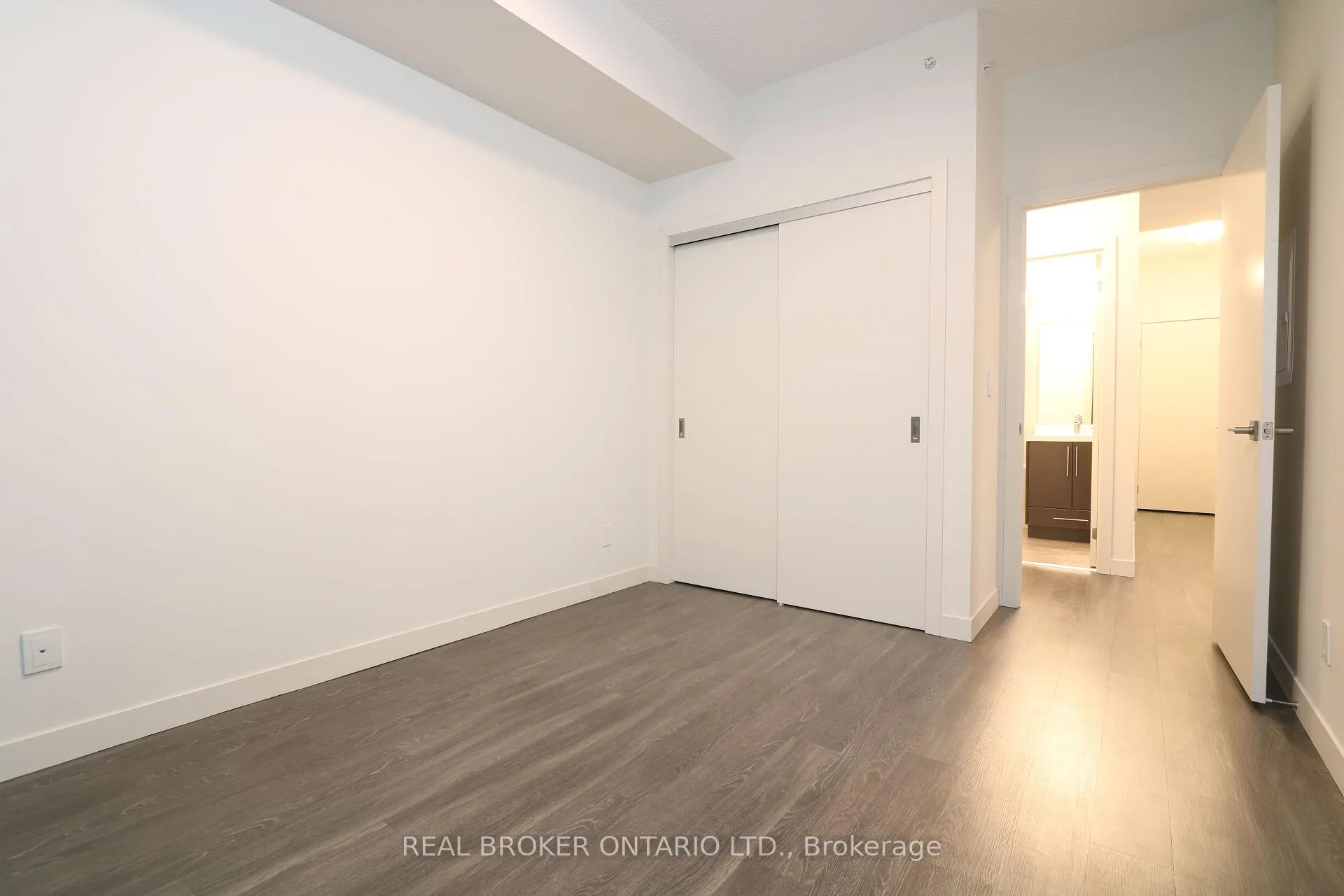 Photo 18 of Unit 1006, 2093 Fairview Street, Burlington, Freeman — HOMEH